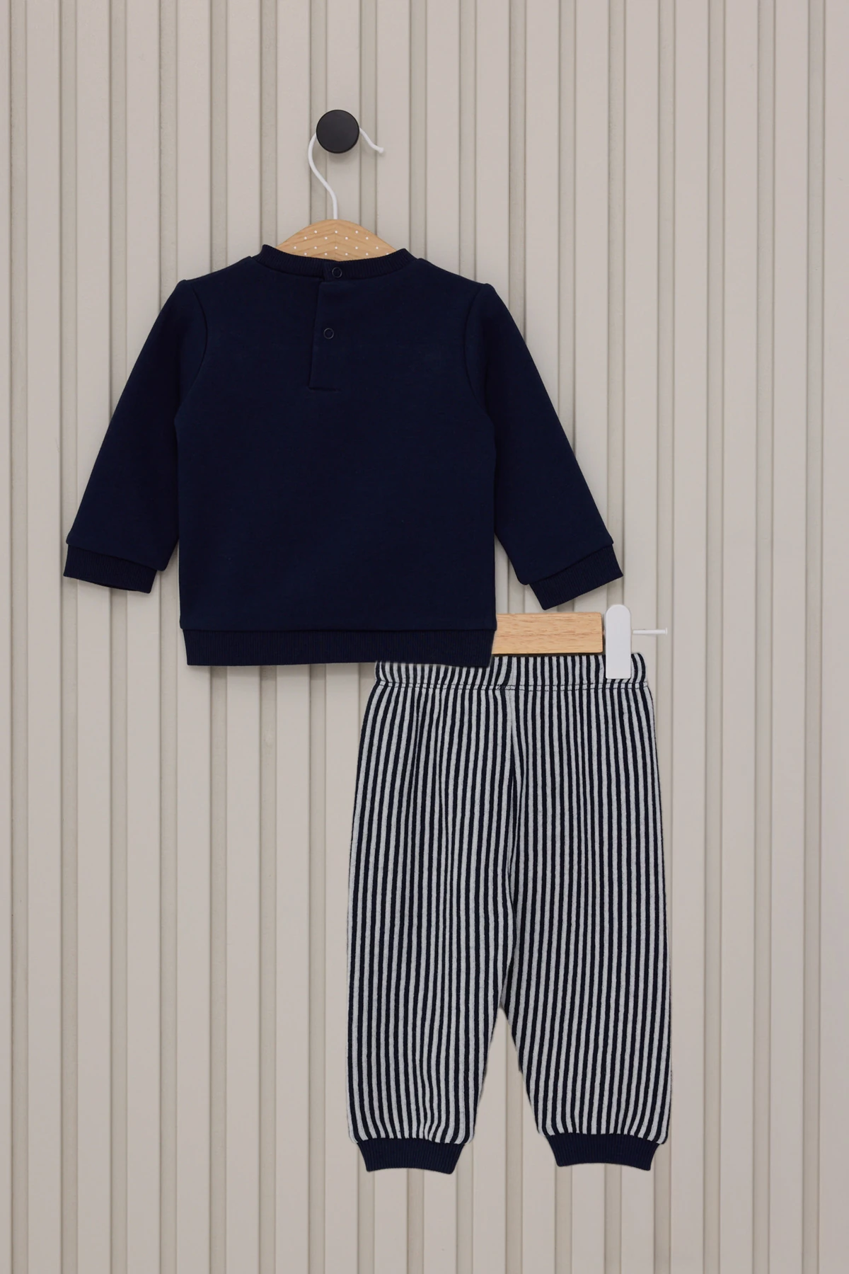 Kanguru Cepli Önü Nakışlı Çizgili Desenli Erkek Bebek Eşofman Takımı