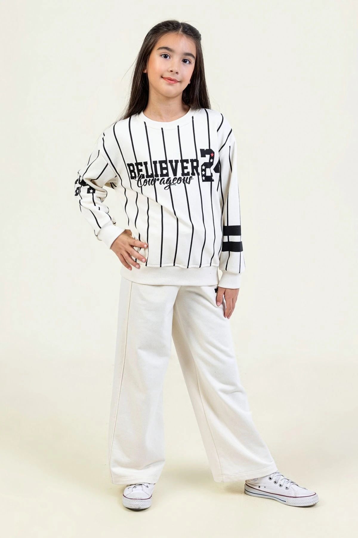 Kız Çocuk Beyaz & Siyah Çizgili Sweatshirt  BELIEVER COURAGEOUS Baskılı, Rahat Kesim