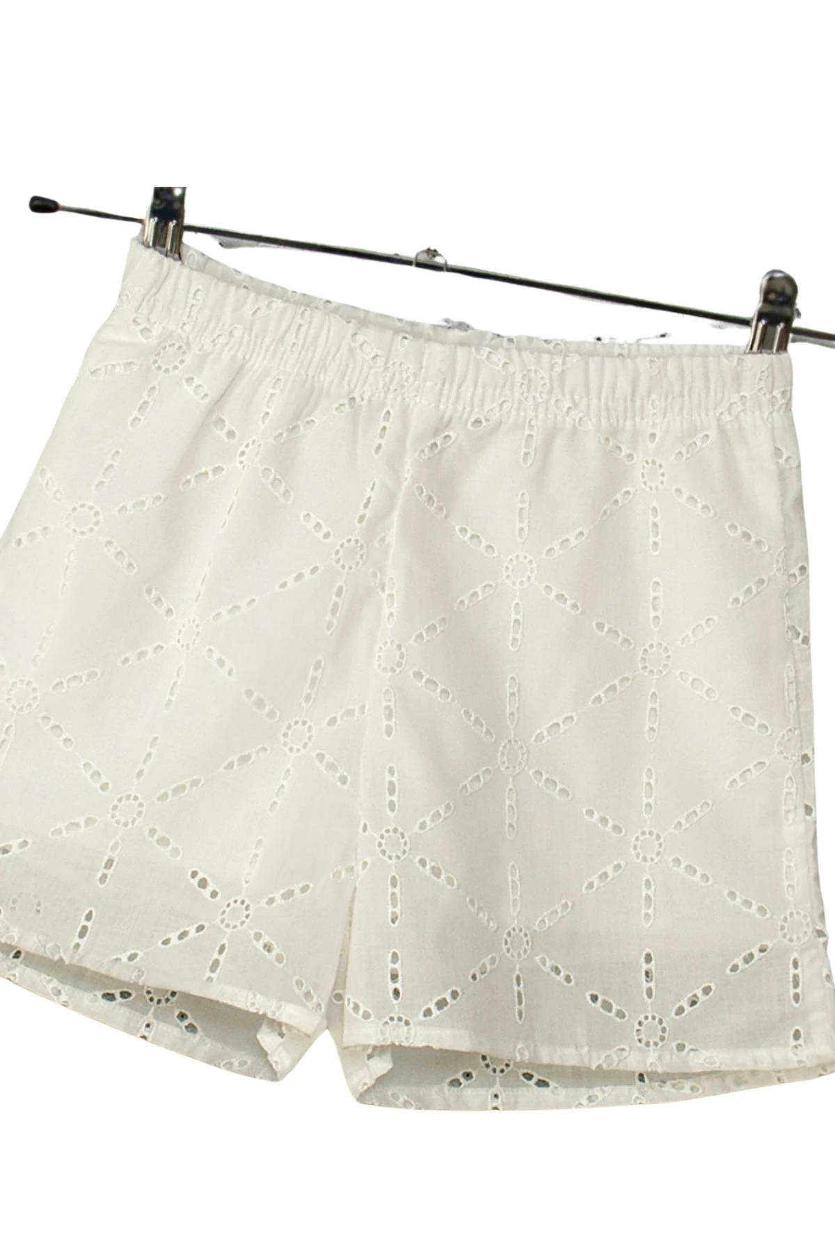 Beyaz Fisto İşlemeli Kız Çocuk Şort