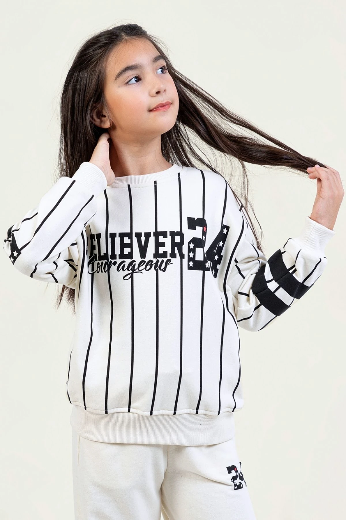 Kız Çocuk Beyaz & Siyah Çizgili Sweatshirt  BELIEVER COURAGEOUS Baskılı, Rahat Kesim