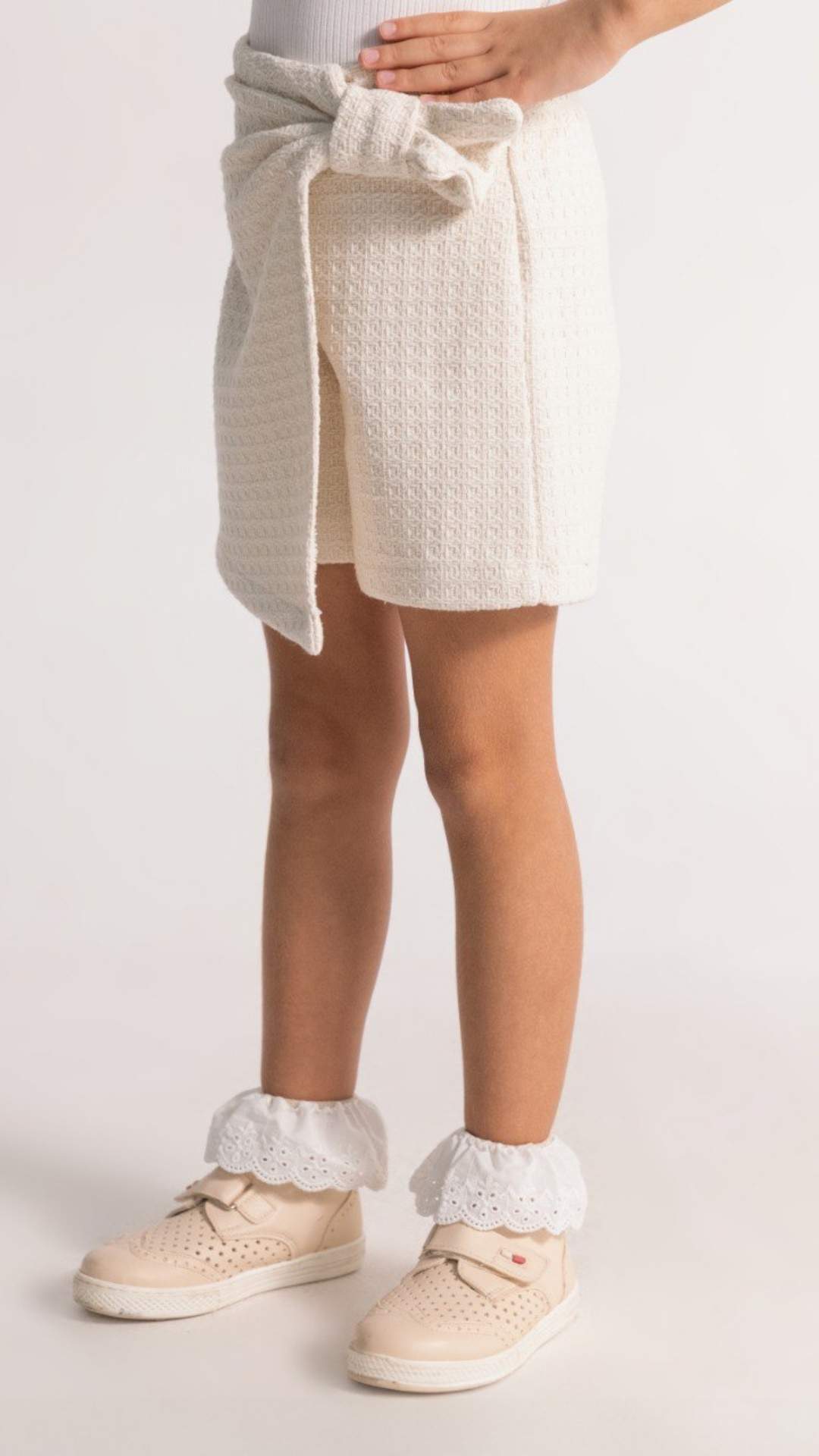 Tüvit Kumaş Kapak Cepi Ceket Fiyonk Detaylı Şort Etekli Kız Çocuk Takım