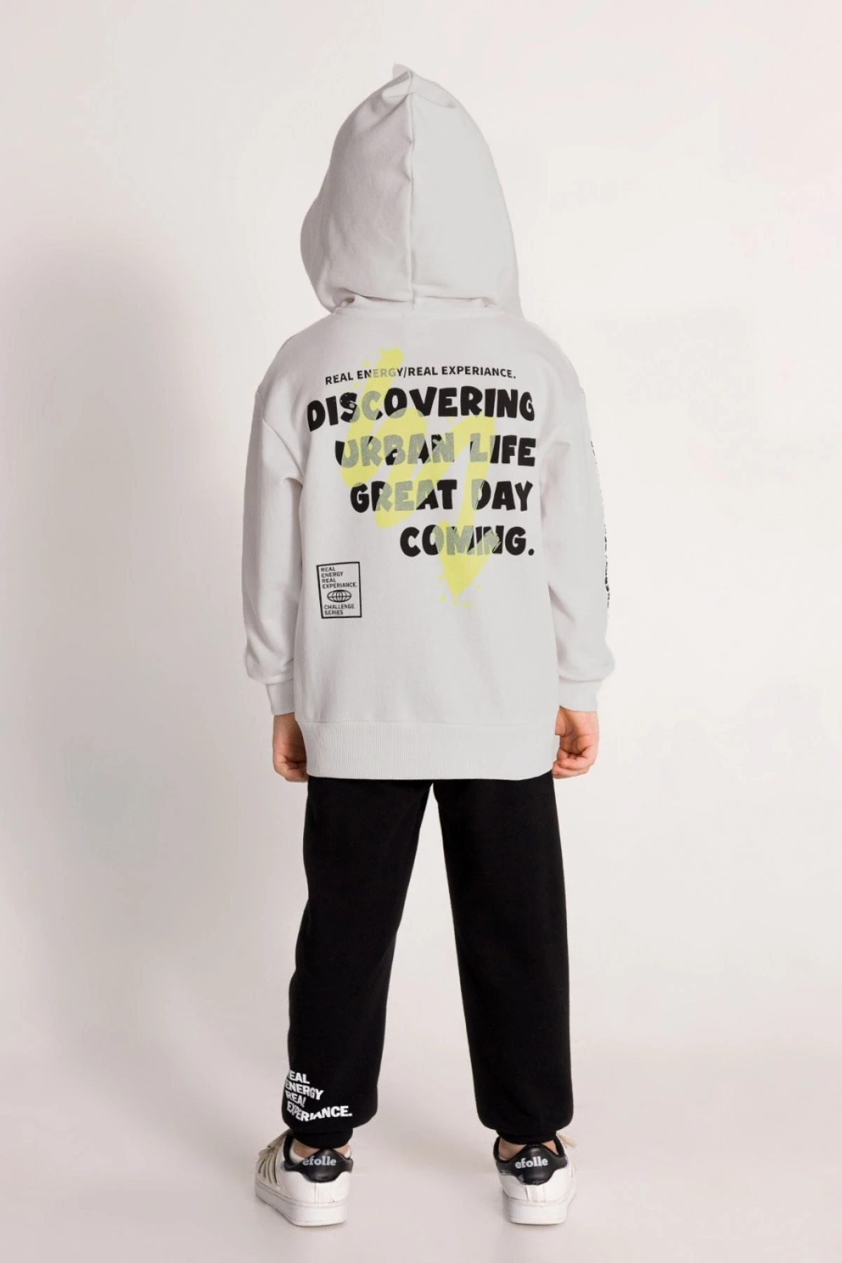 Erkek Çocuk Fermuarlı Kapüşonlu Eşofman Takımı – Baskılı Sweatshirt ve Jogger Alt