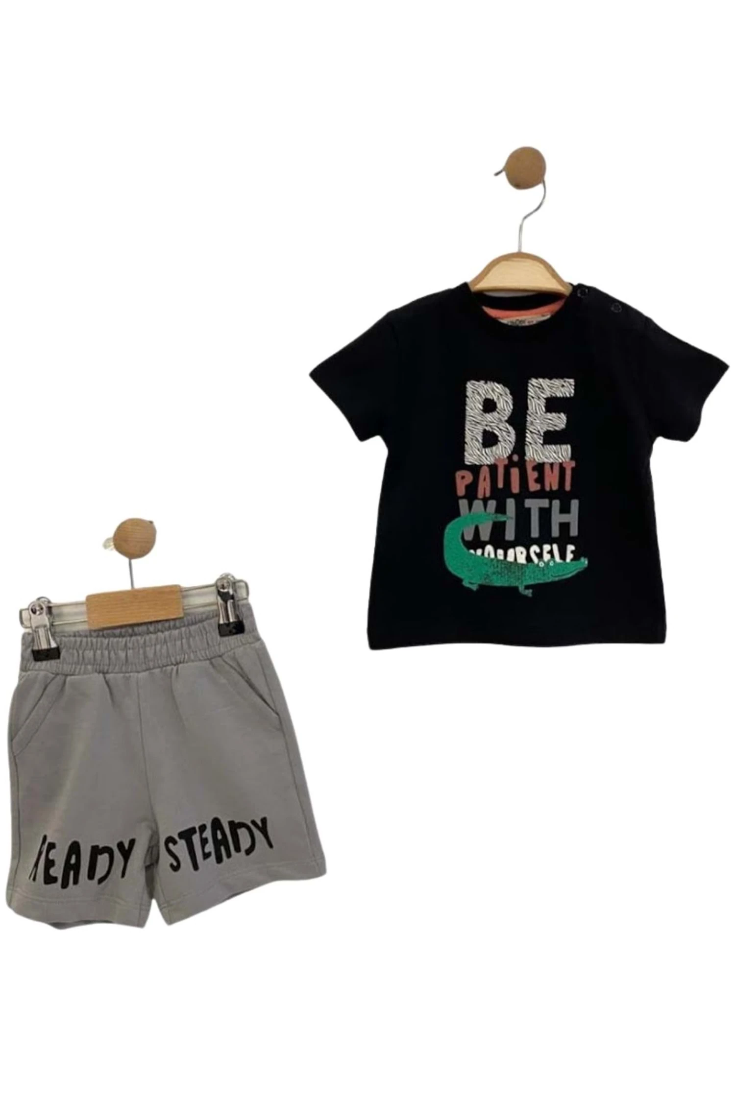 Be Patient With Yourself&quot; Baskılı Siyah Tişört ve Gri Şort Bebek/Çocuk Takım