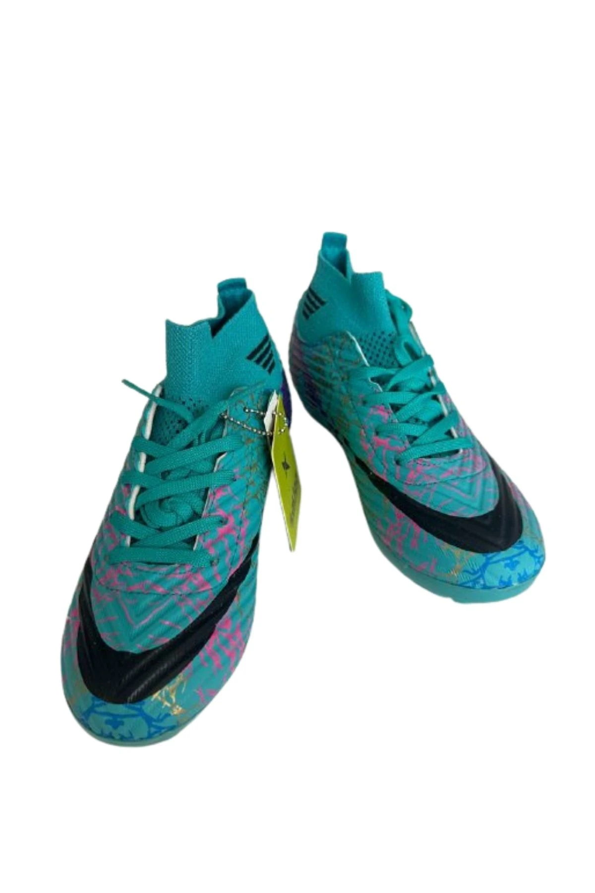 Turkuaz Siyah Detaylı Halı Saha Ayakkabıs Performans ve Stil