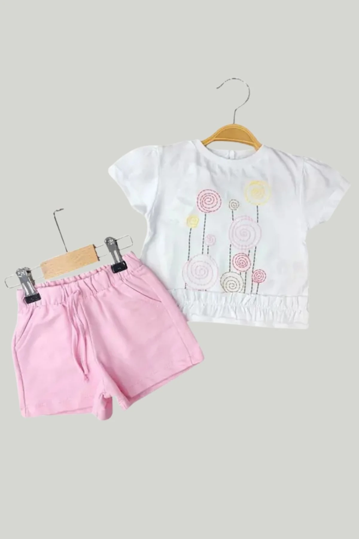 Çiçek Baskılı Beyaz Tişört ve Pembe Şort Kız Çocuk Takım