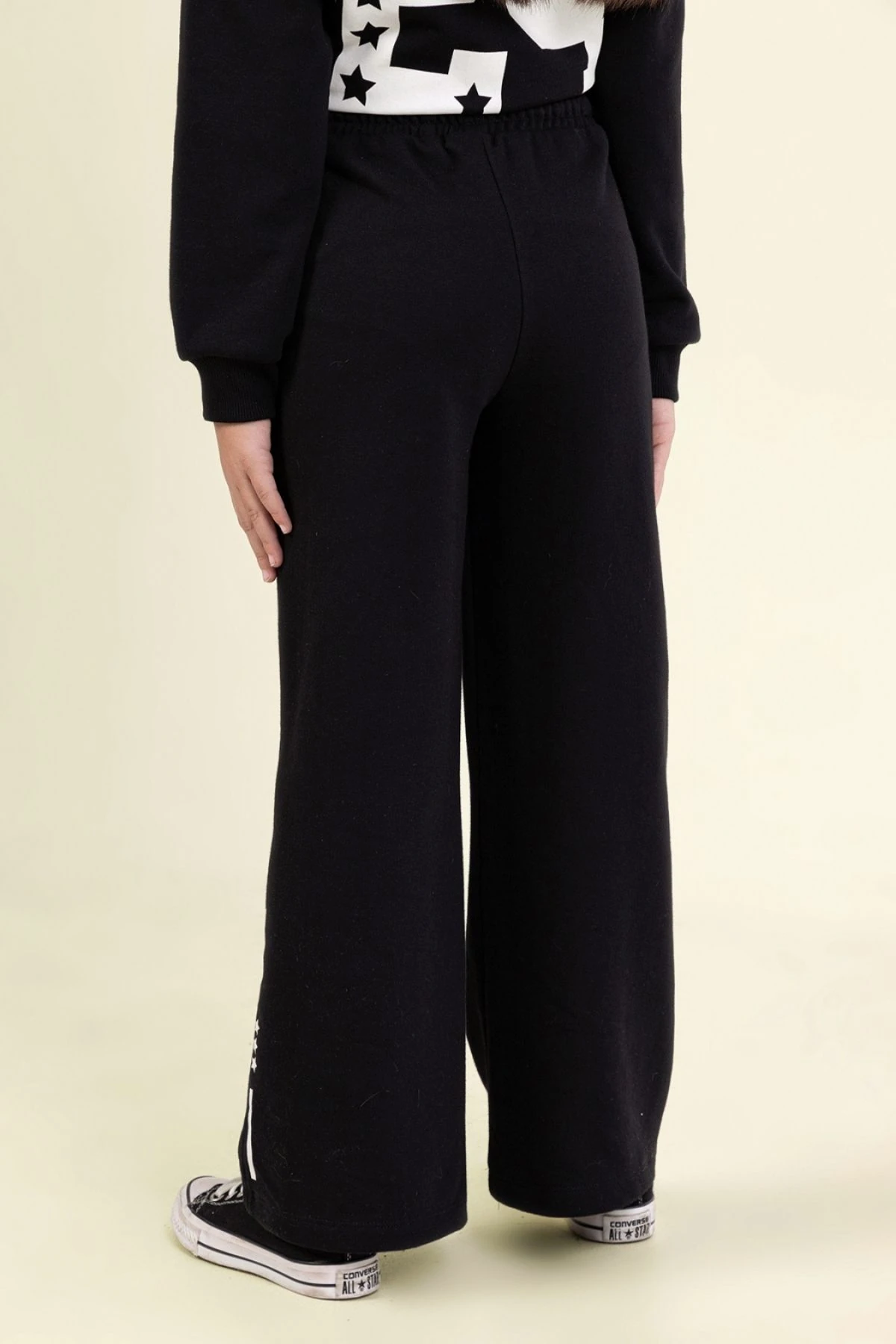 Kız Çocuk 24 Baskılı Eşofman Altı - Rahat Kesim, Cep Detaylı, Siyah & Ekru Renk Seçenekleri