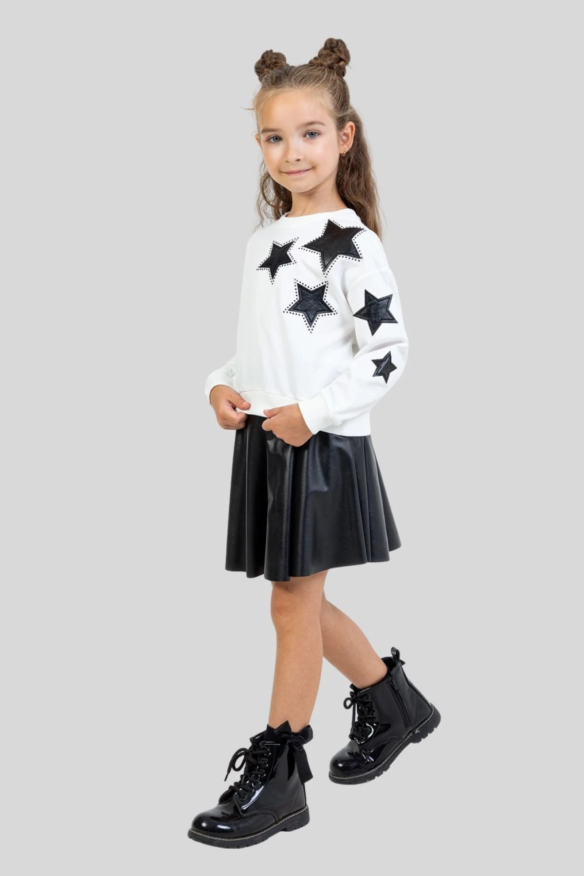 Kız Çocuk Siyah Deri Etekli Yıldız Baskılı Sweat Kombin – Şık Günlük Takım