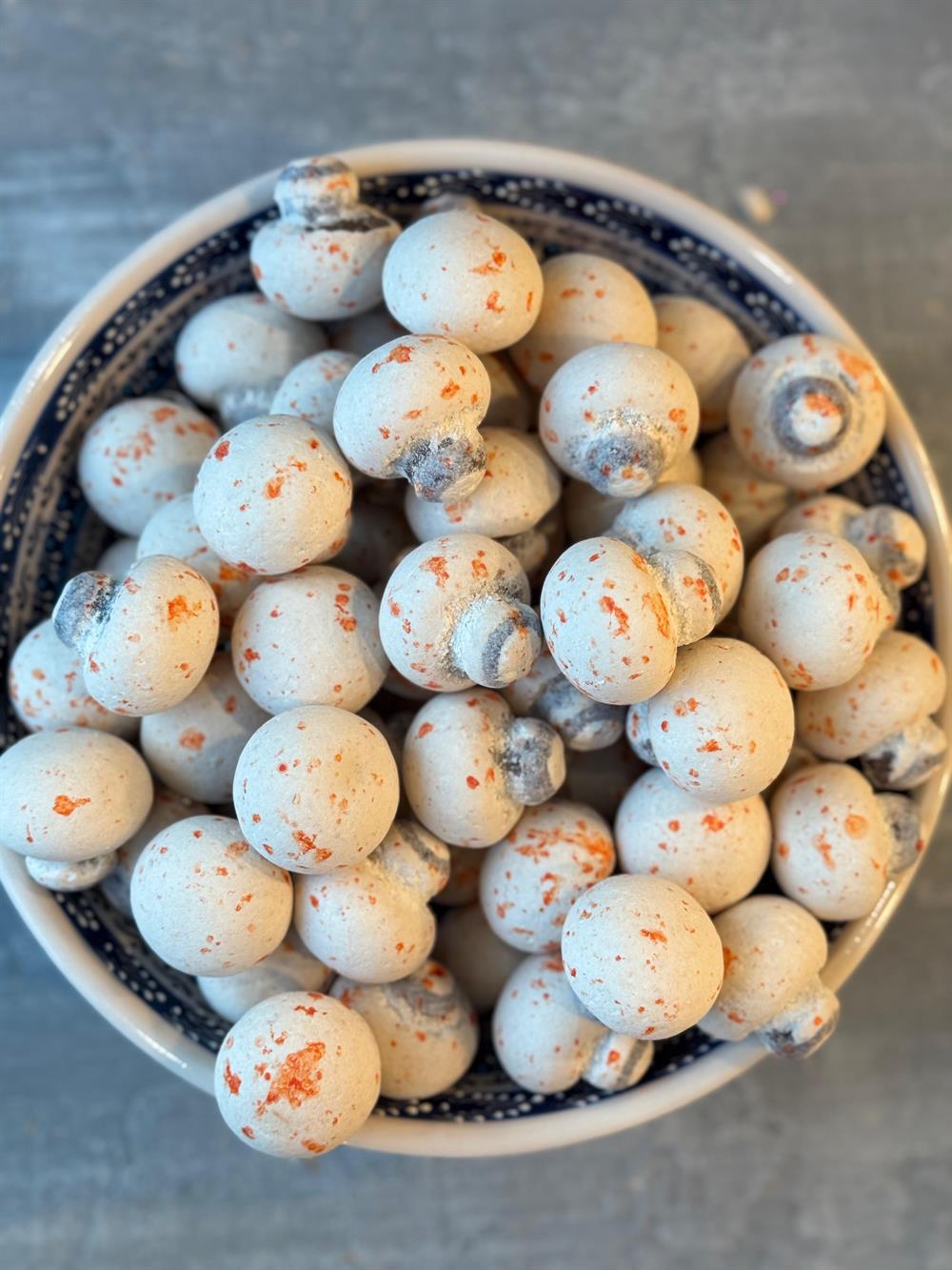 Mantar Görünümlü İçi Karamelli Çikolata main variant image