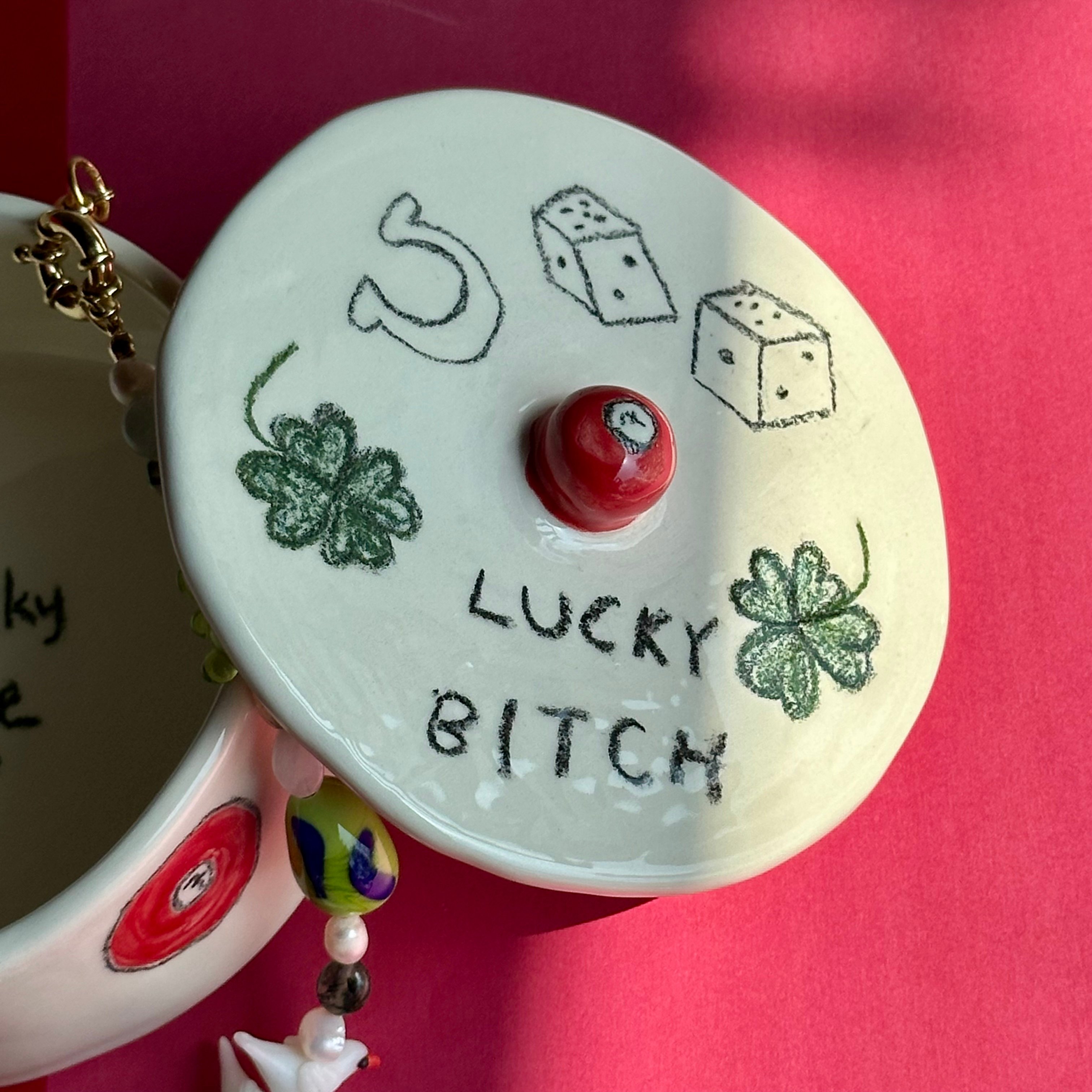 Lucky bitch takı kutusu ve kolyesi