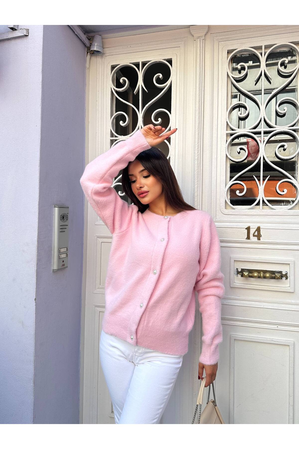 Yumoş Düğme Detaylı Kadın Triko Hırka