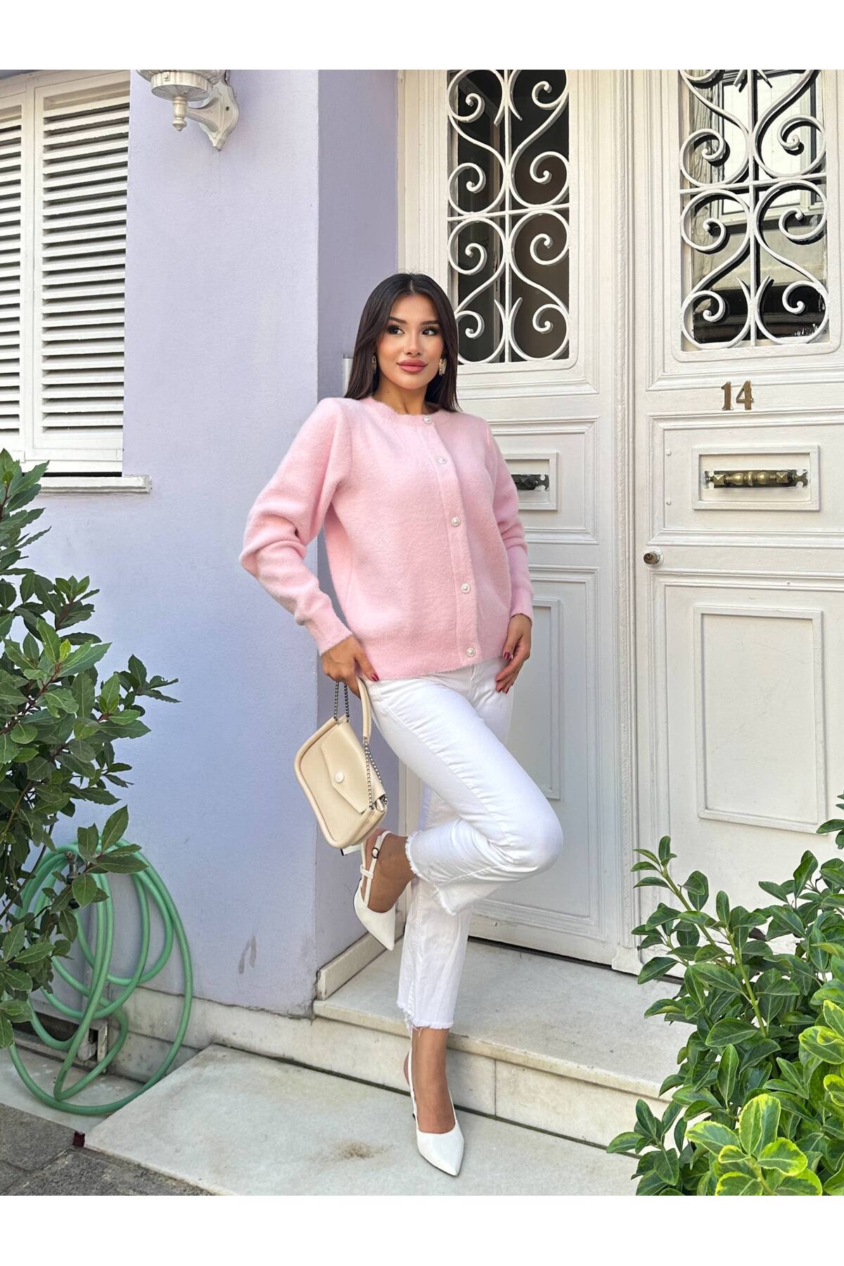 Yumoş Düğme Detaylı Kadın Triko Hırka