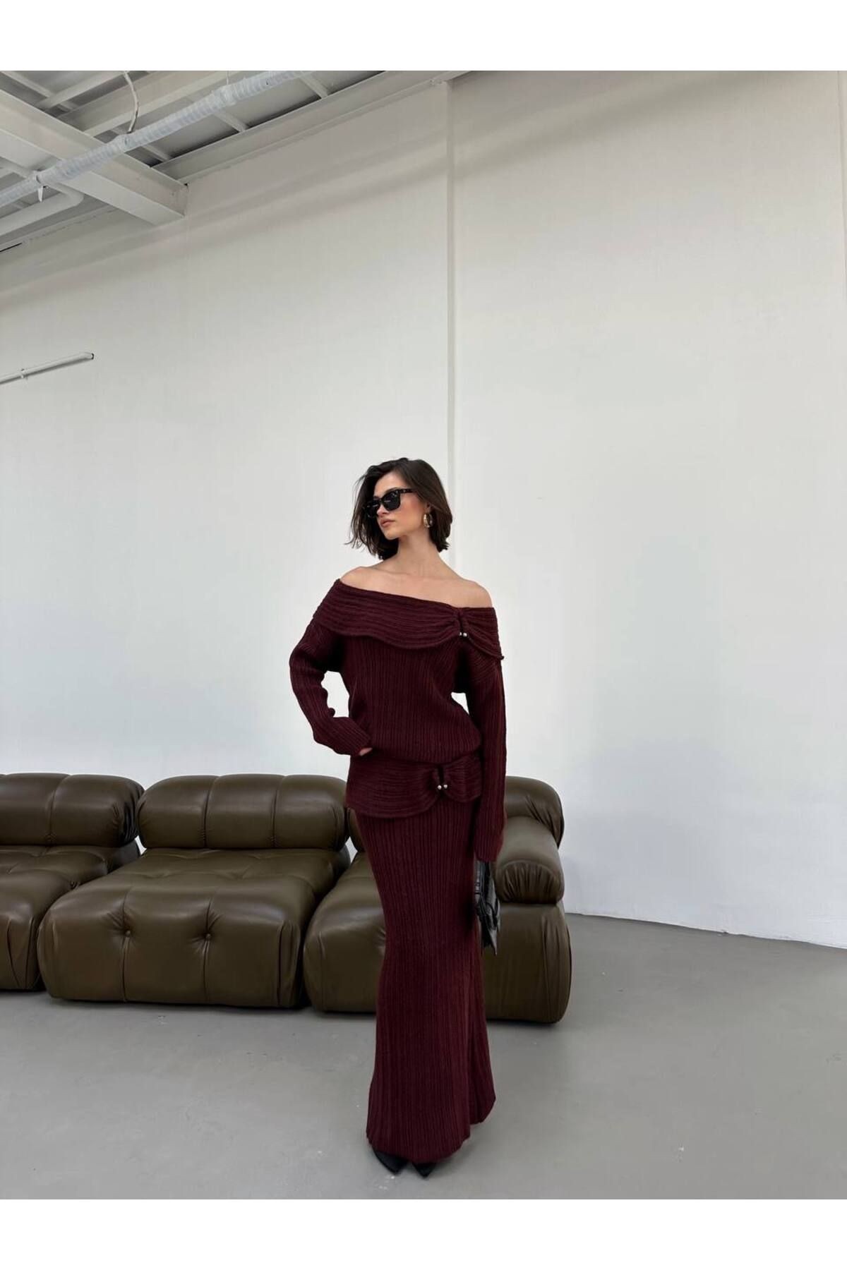 Madonna Yaka Demir Detaylı Kadın Triko Alt-Üst Takım