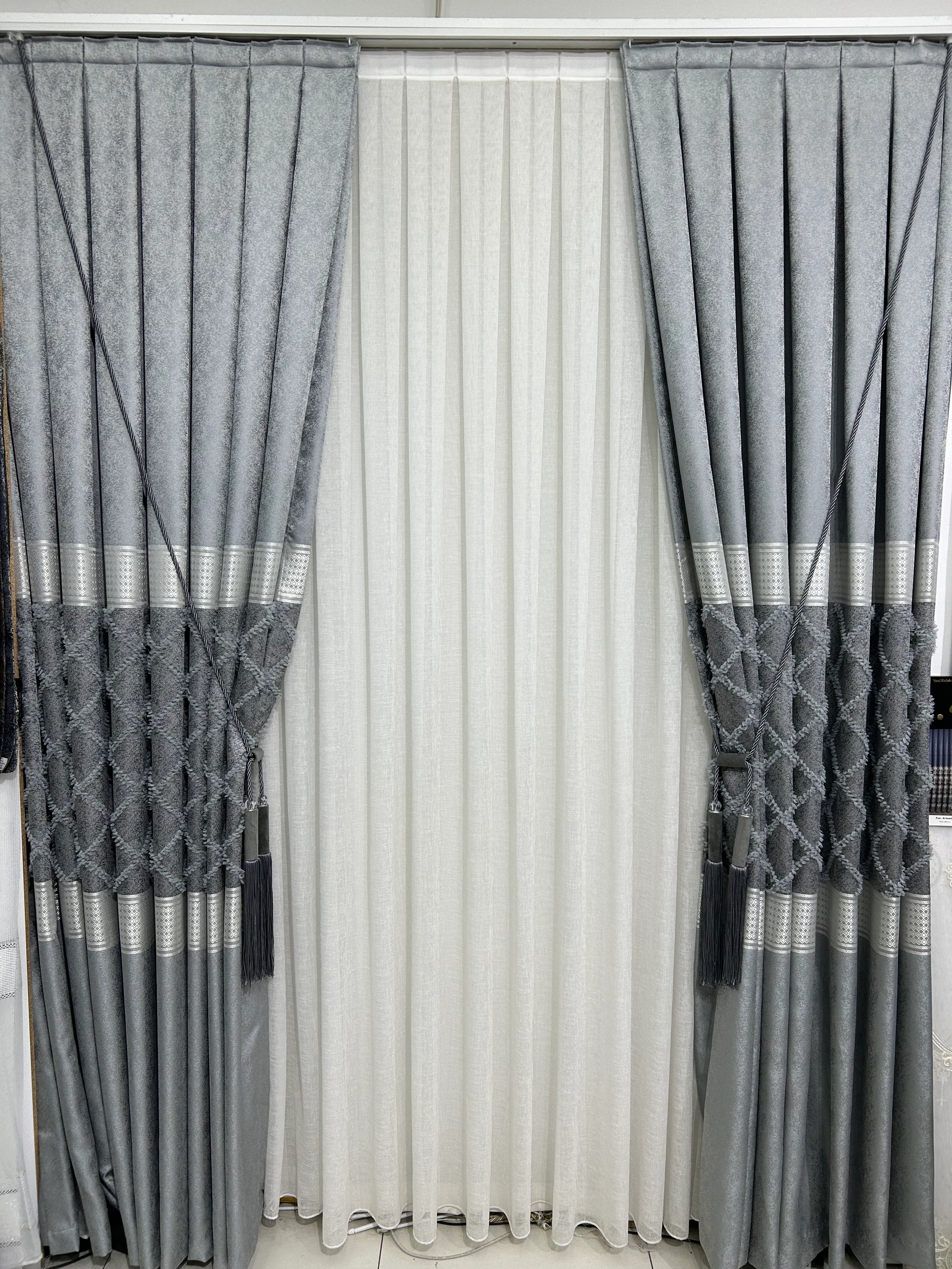 Açık Gri Pano Fon Perde İki Kanat Püsküllü Aksesuar Hariç