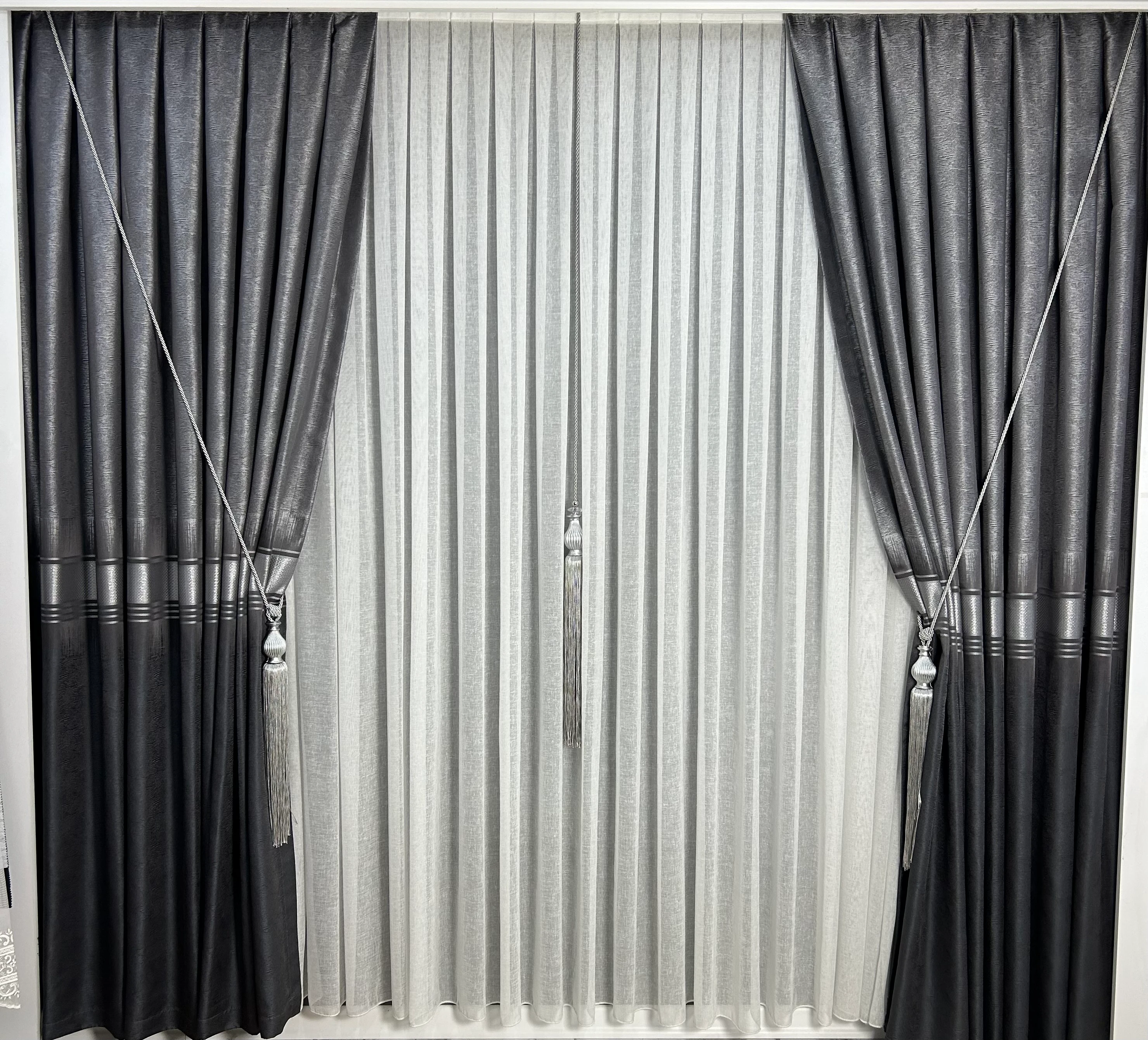 Lüks Gülaylar Gri Pano Fon Perde İki Kanat Püsküllü Aksesuar Hariç