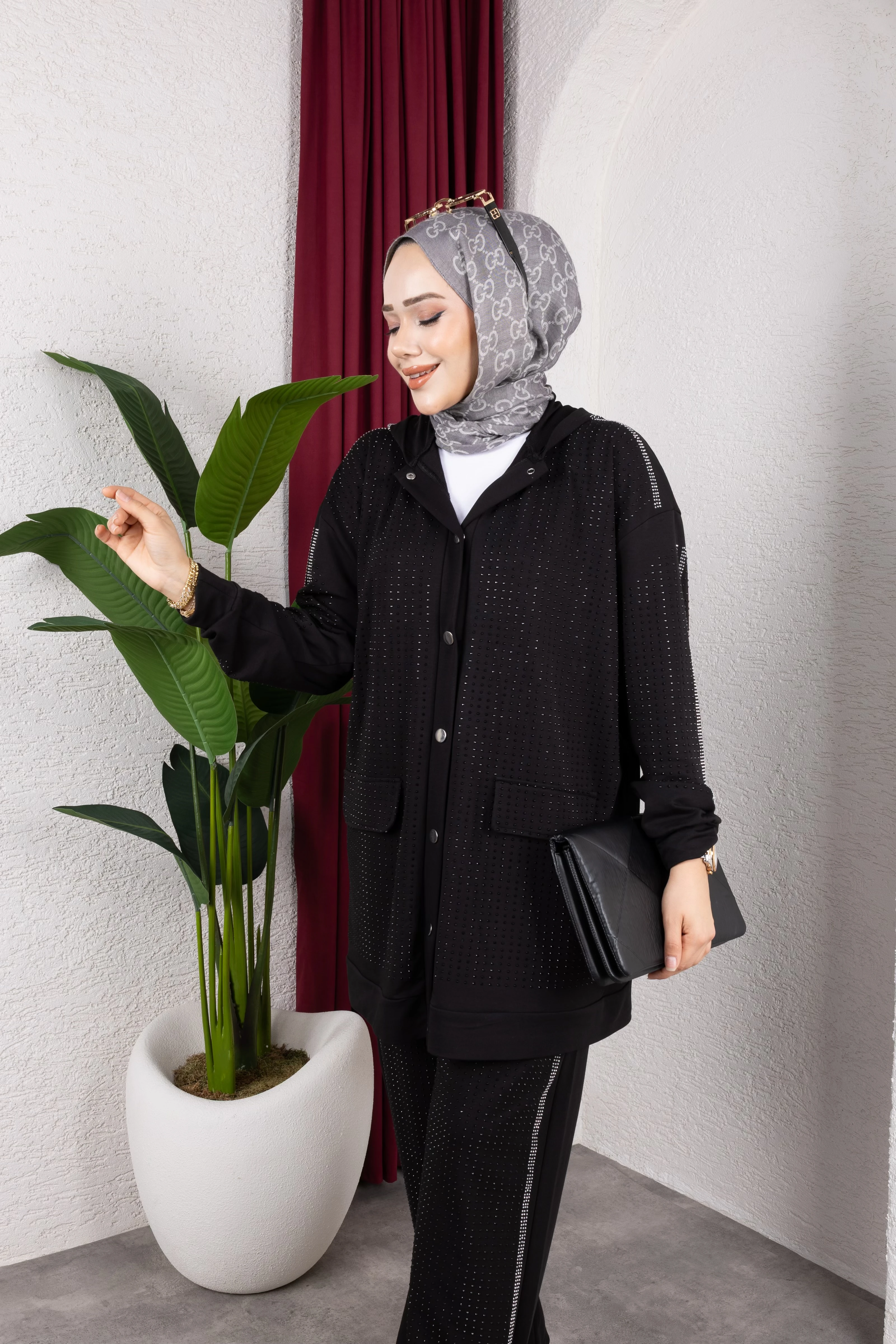 Kapüşonlu Taşlı Takım