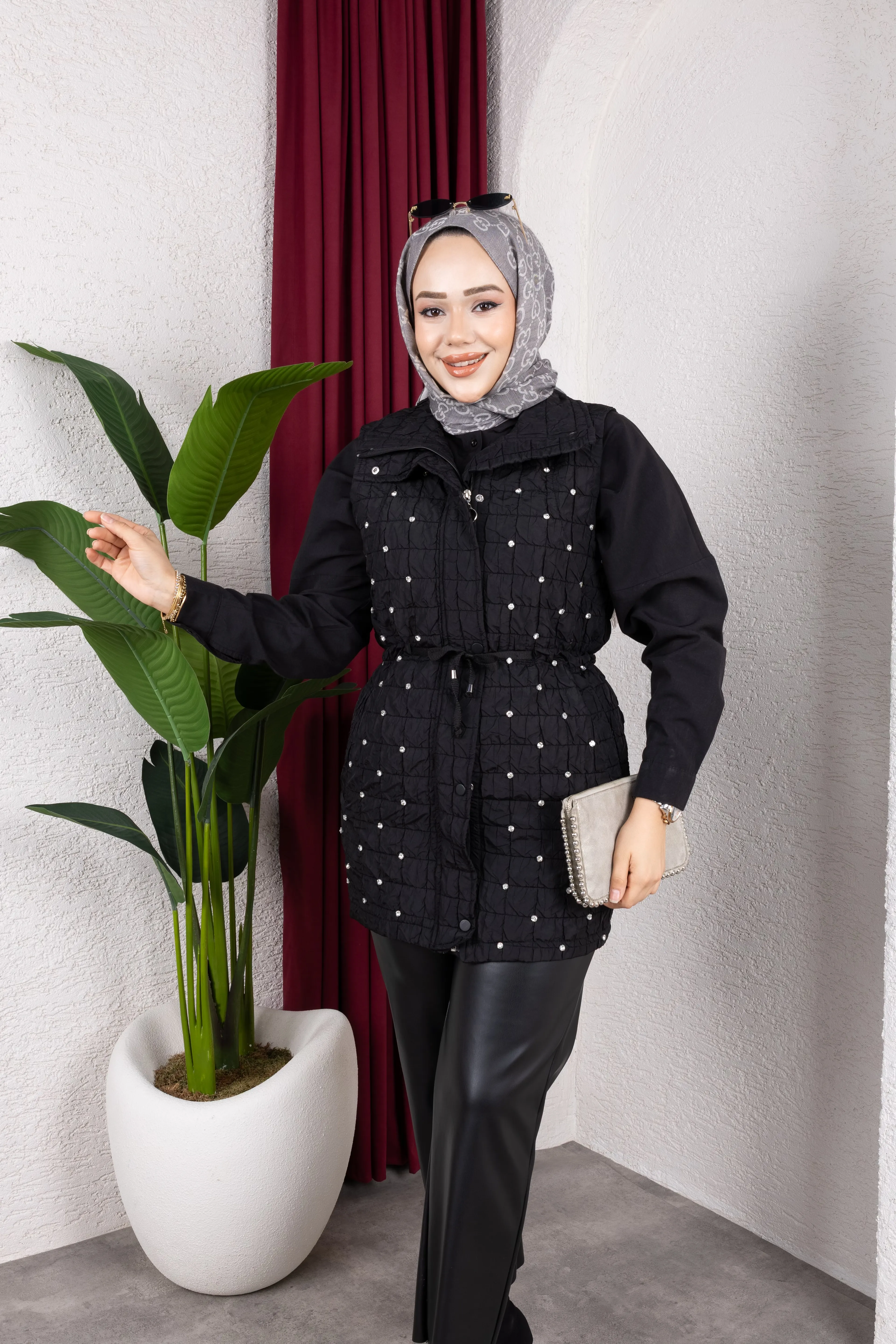 Kapitone Taşlı Yelek - Siyah