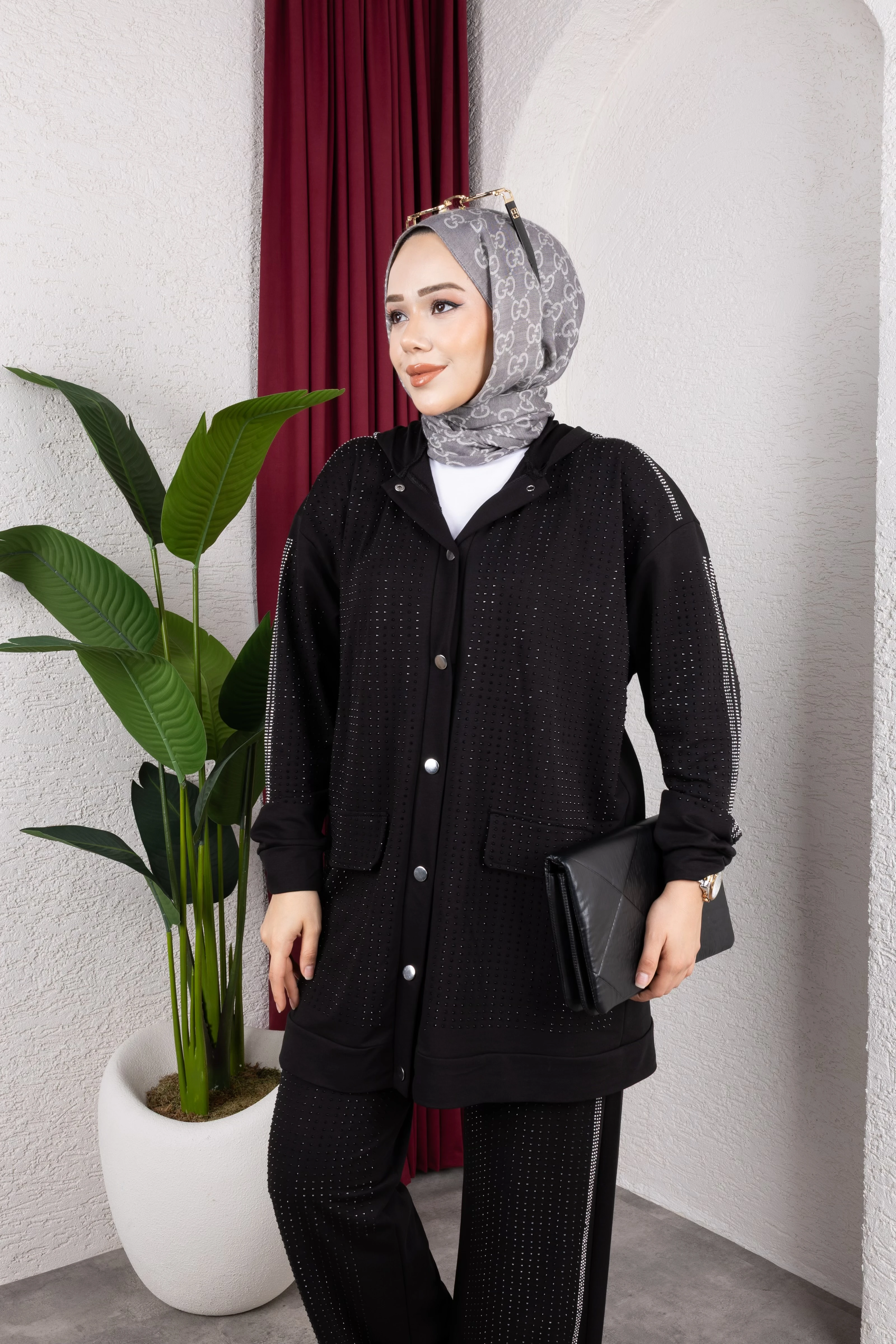 Kapüşonlu Taşlı Takım