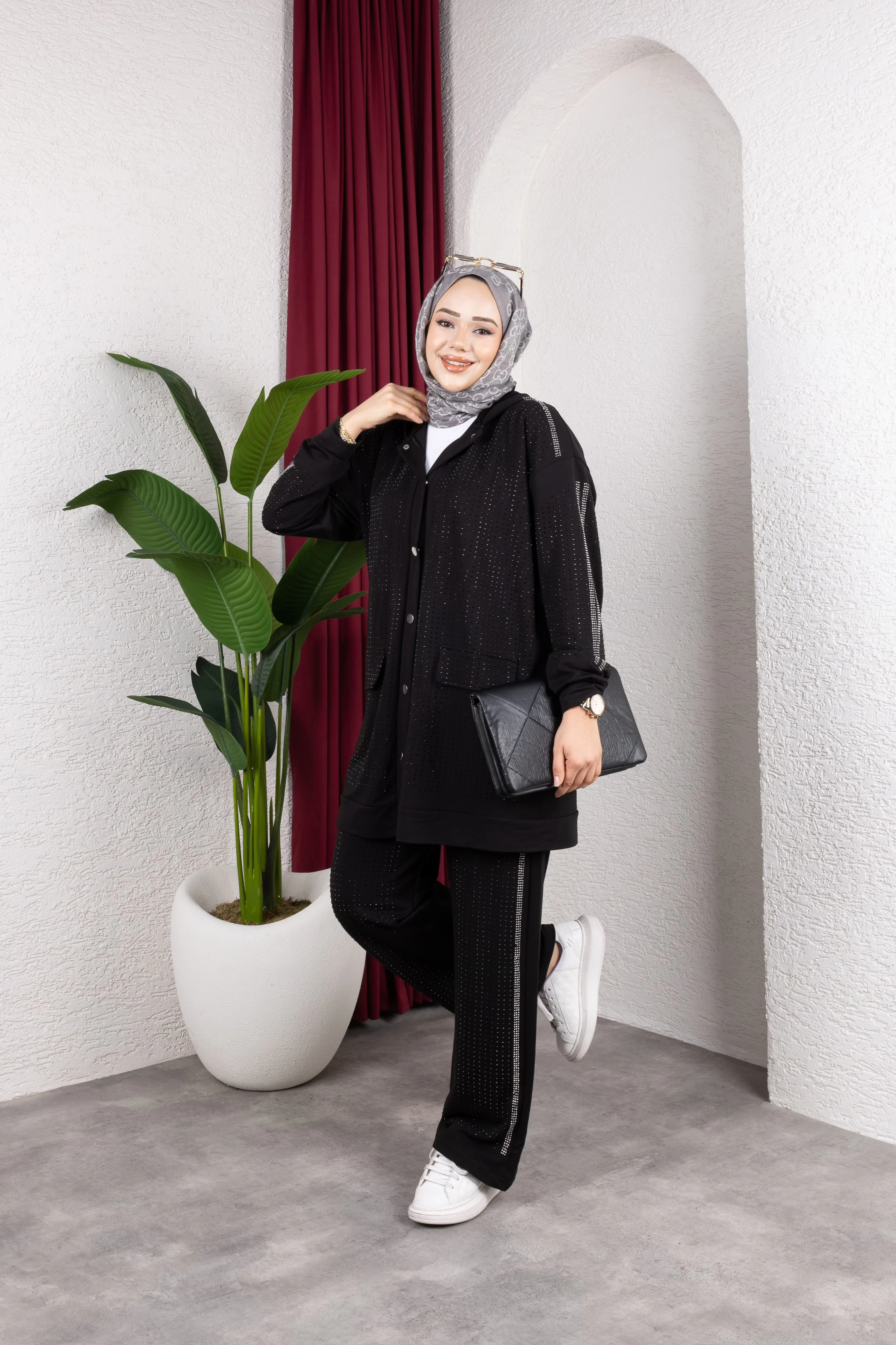 Kapüşonlu Taşlı Takım