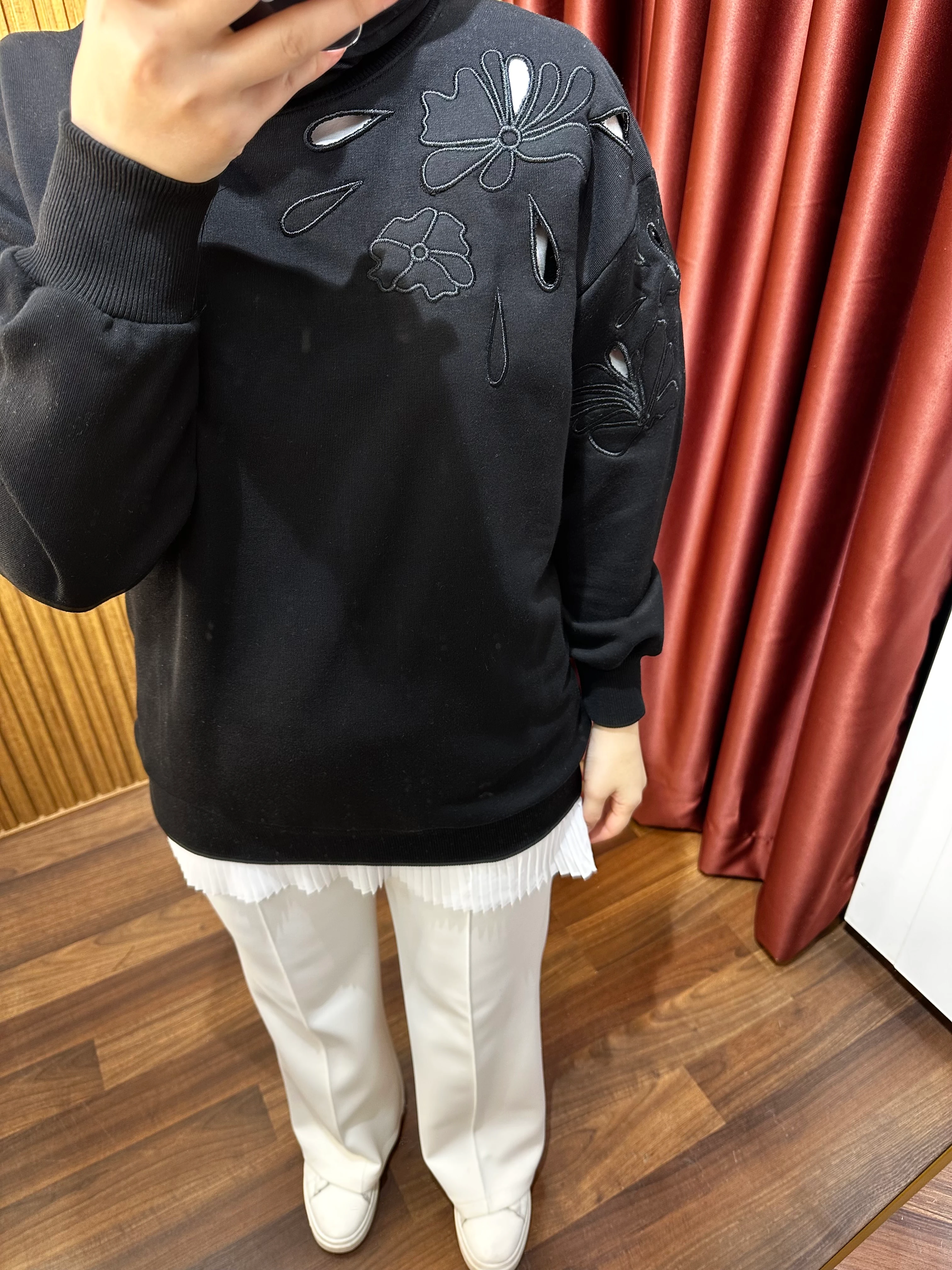 Nakış Detaylı Sweat