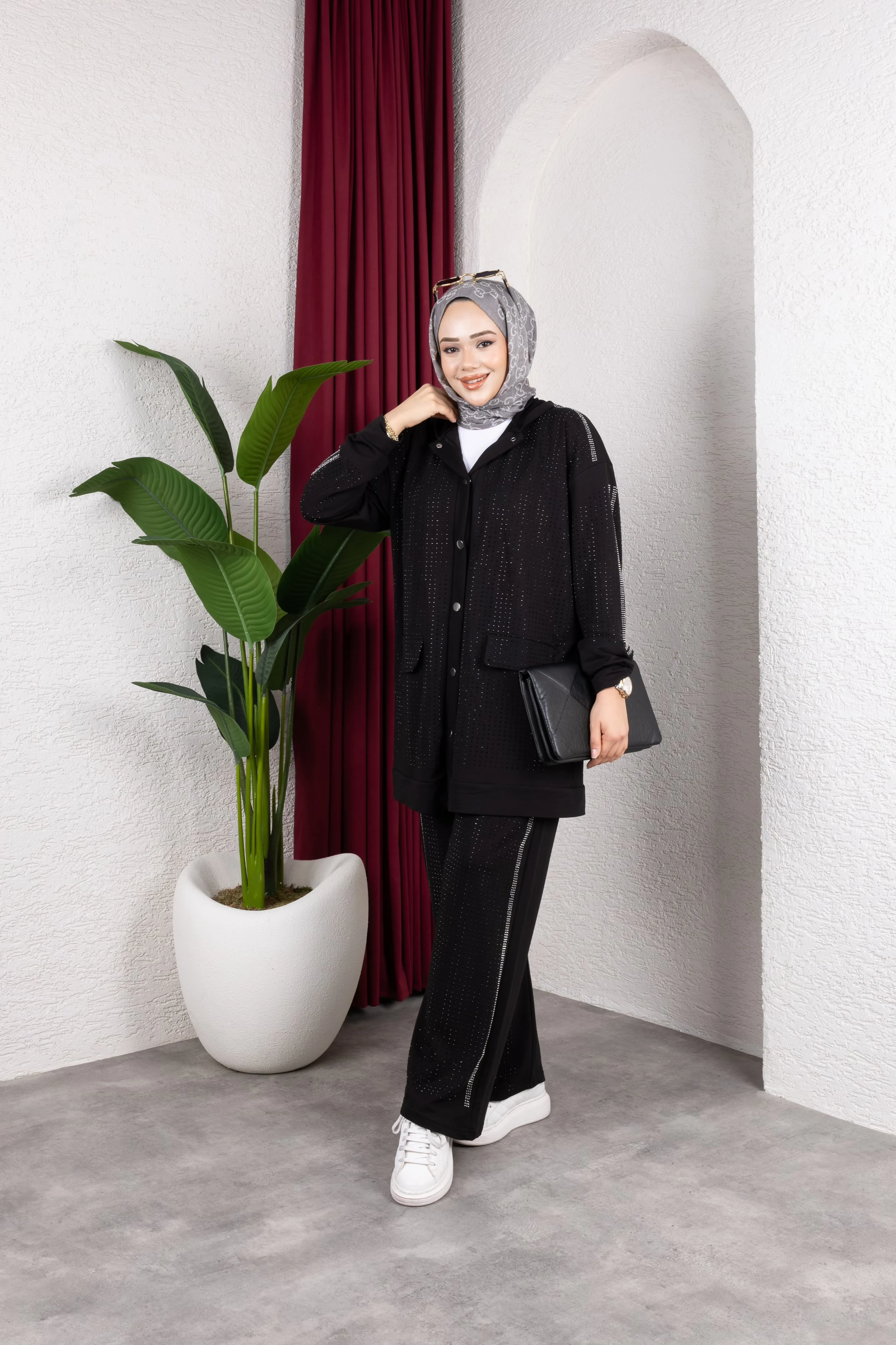 Kapüşonlu Taşlı Takım