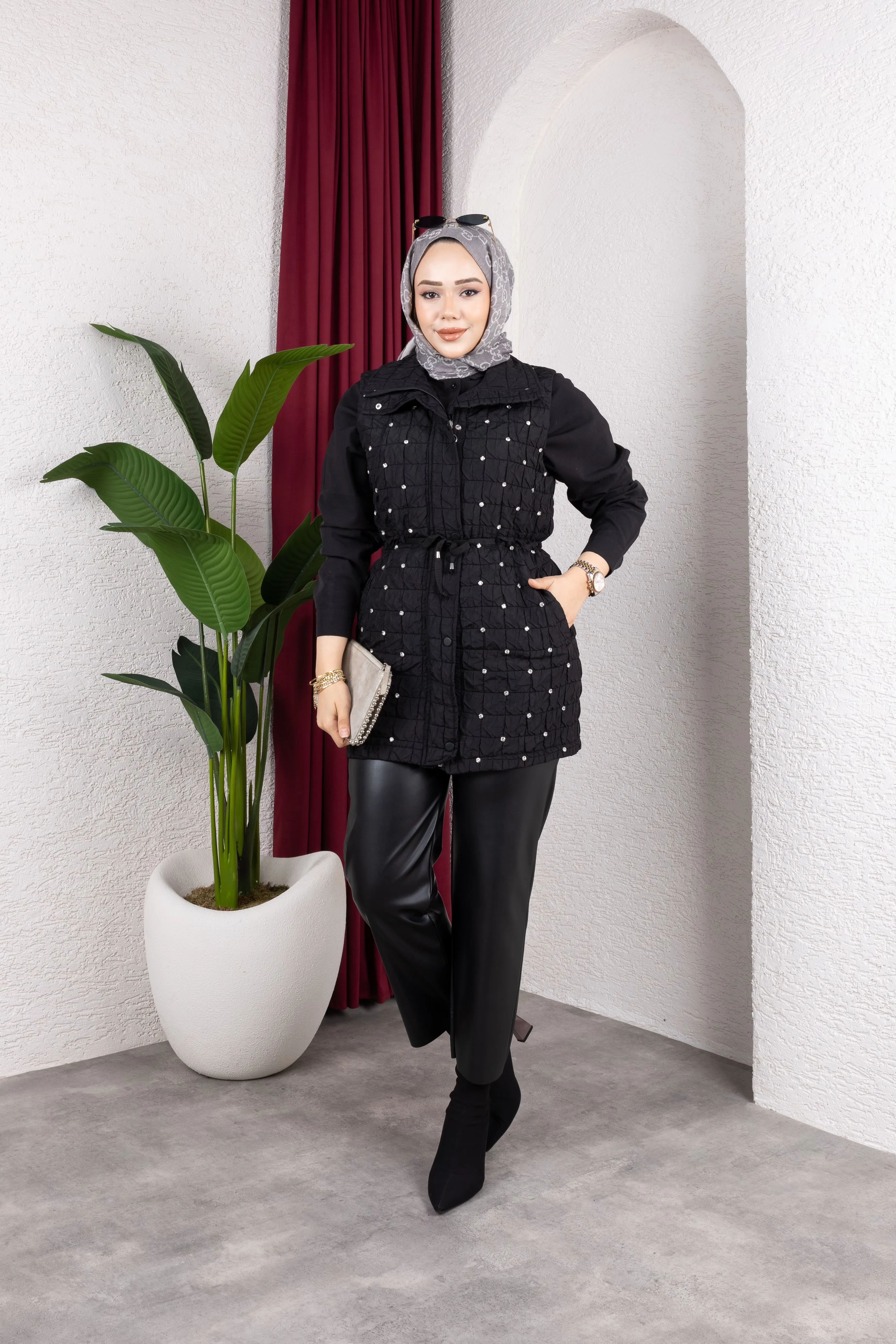 Kapitone Taşlı Yelek