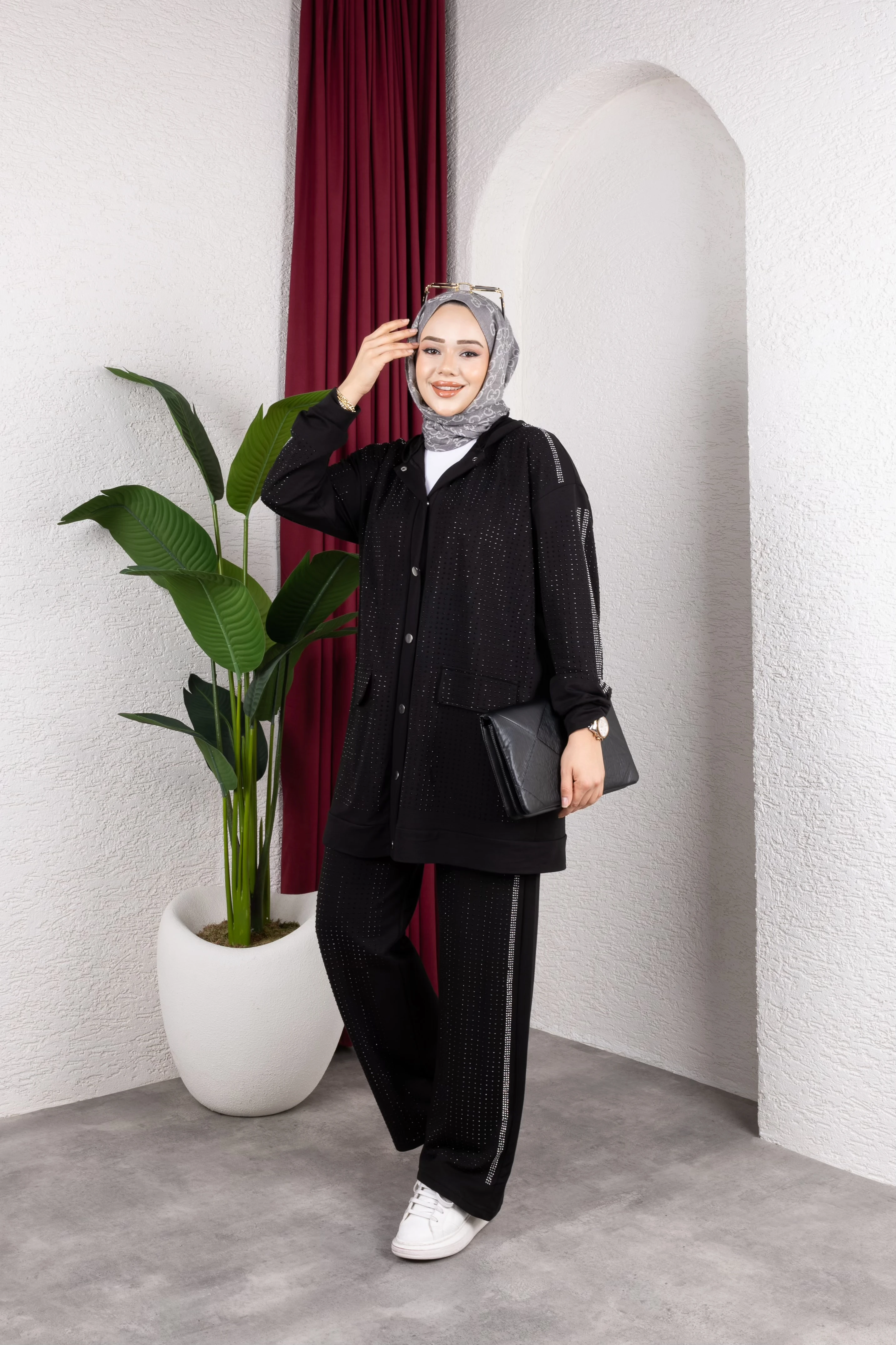 Kapüşonlu Taşlı Takım - Siyah