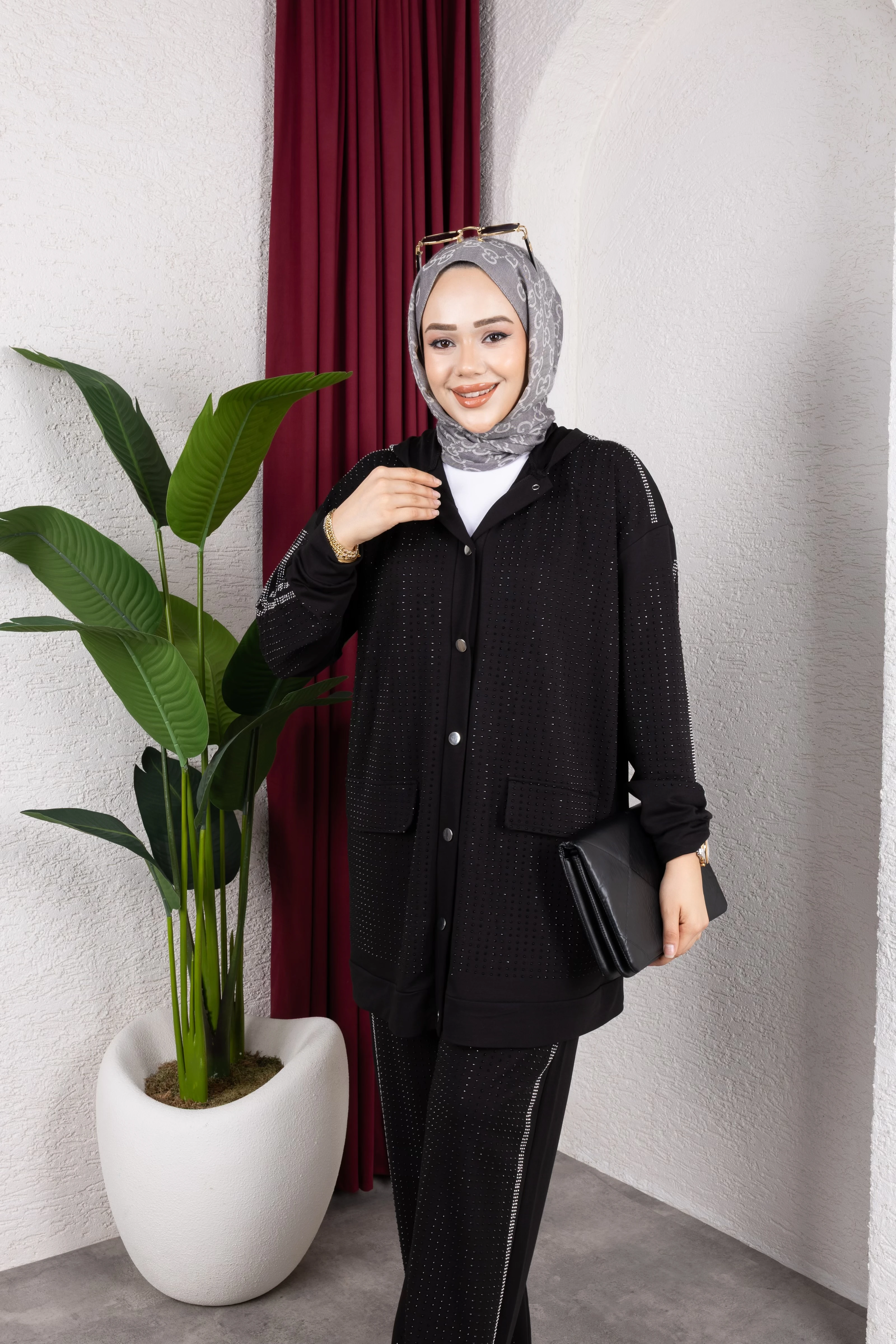 Kapüşonlu Taşlı Takım