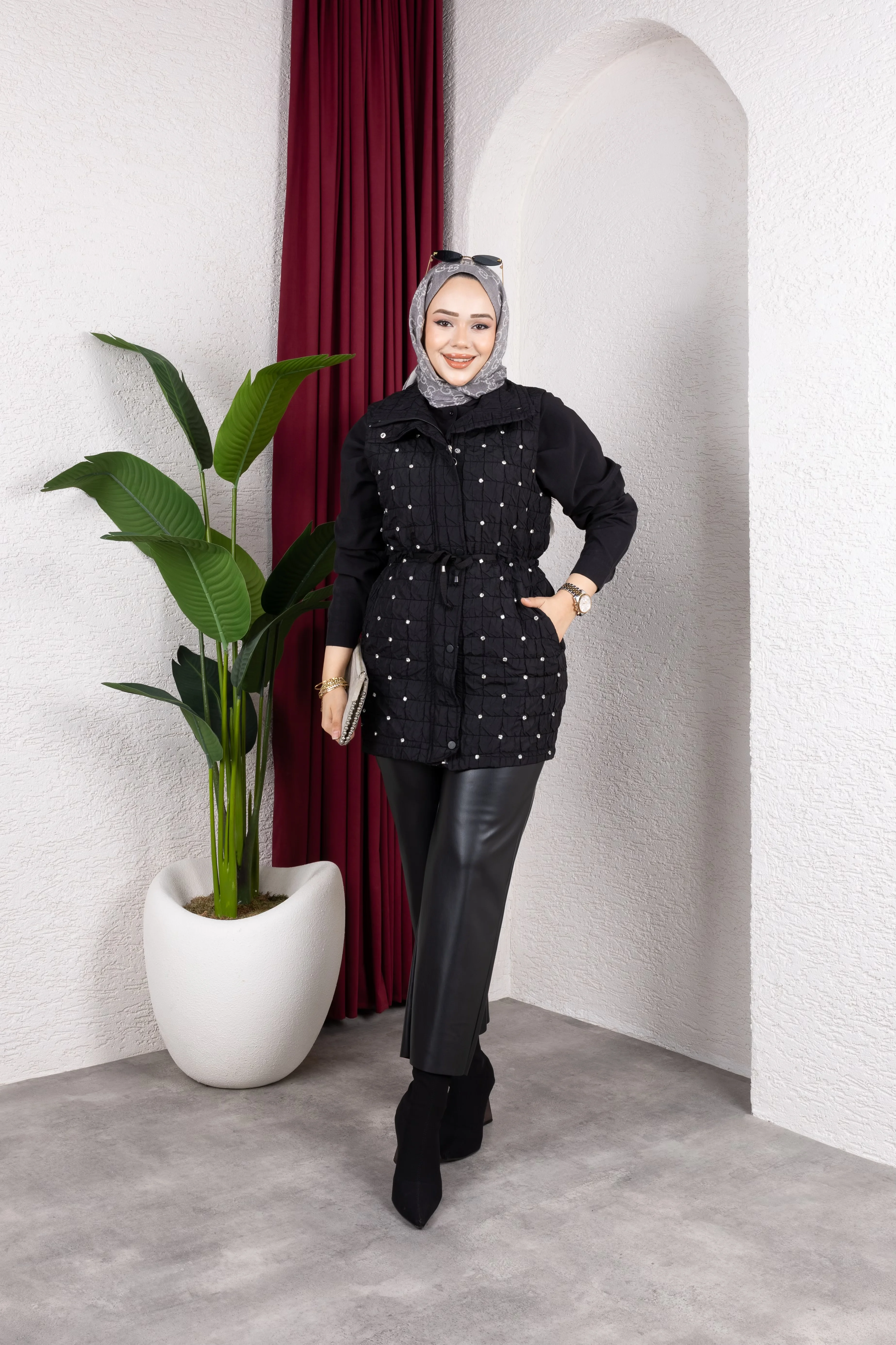 Kapitone Taşlı Yelek