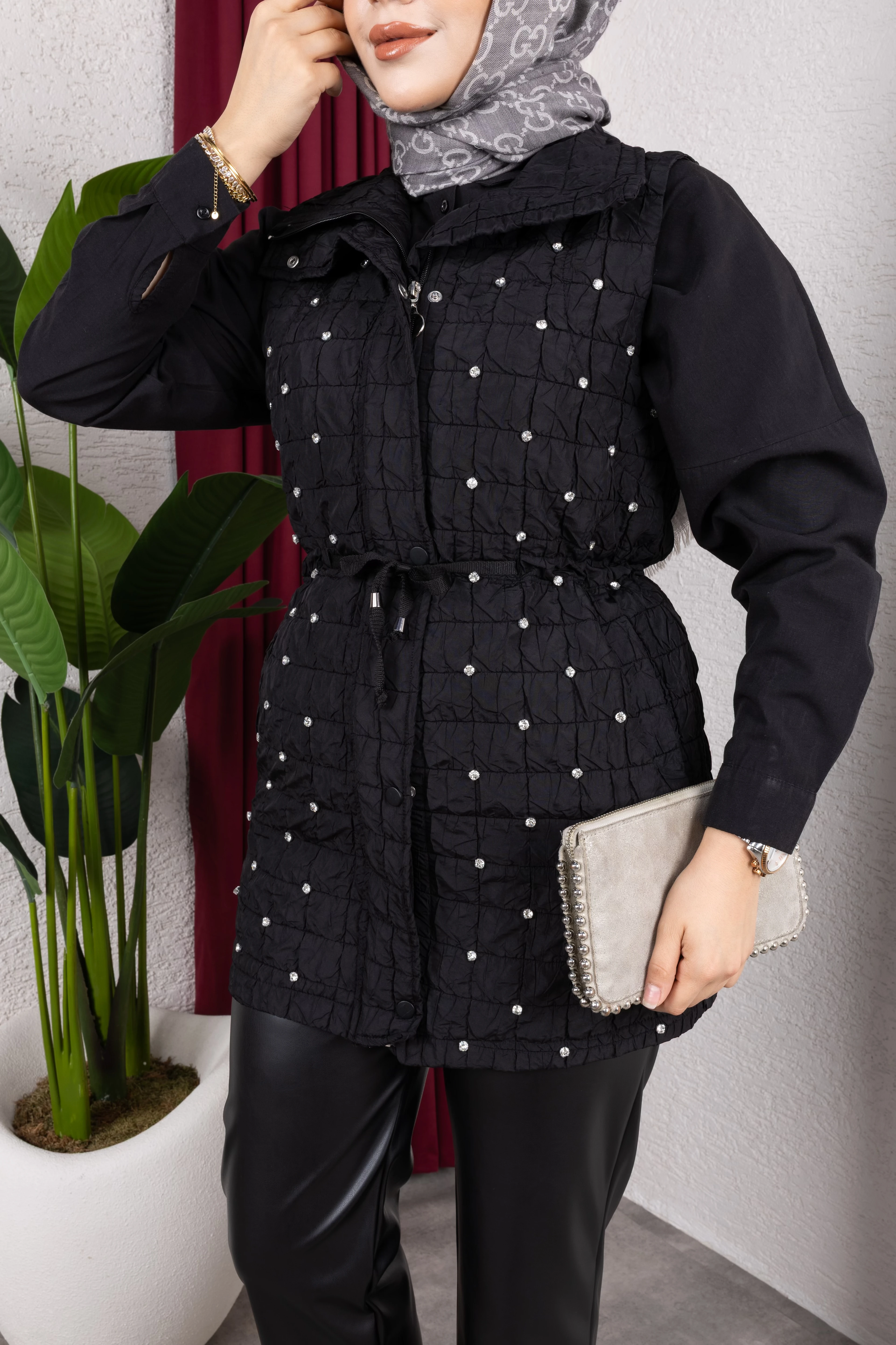 Kapitone Taşlı Yelek