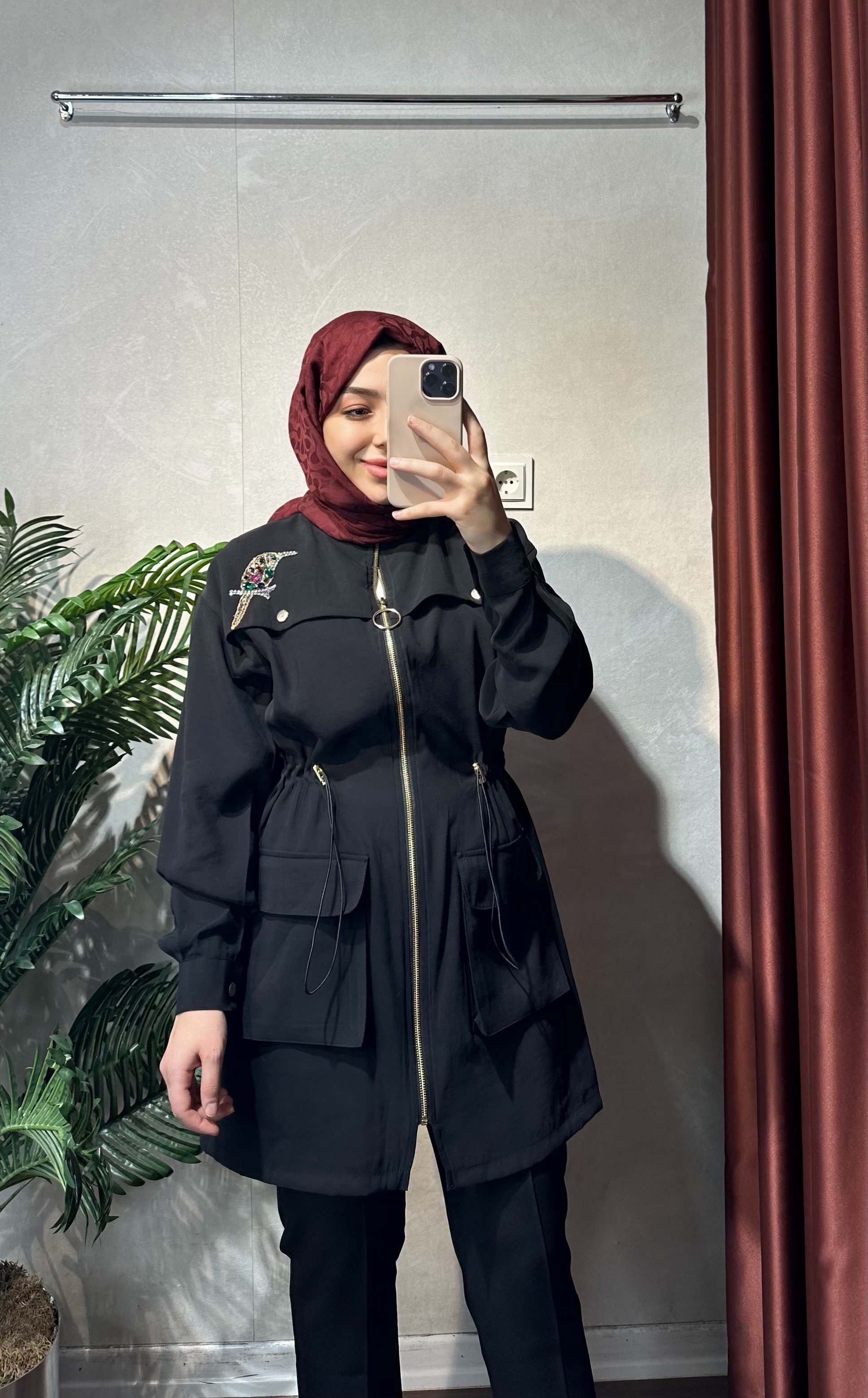 Kuş Aksesuarlı Kap - Siyah