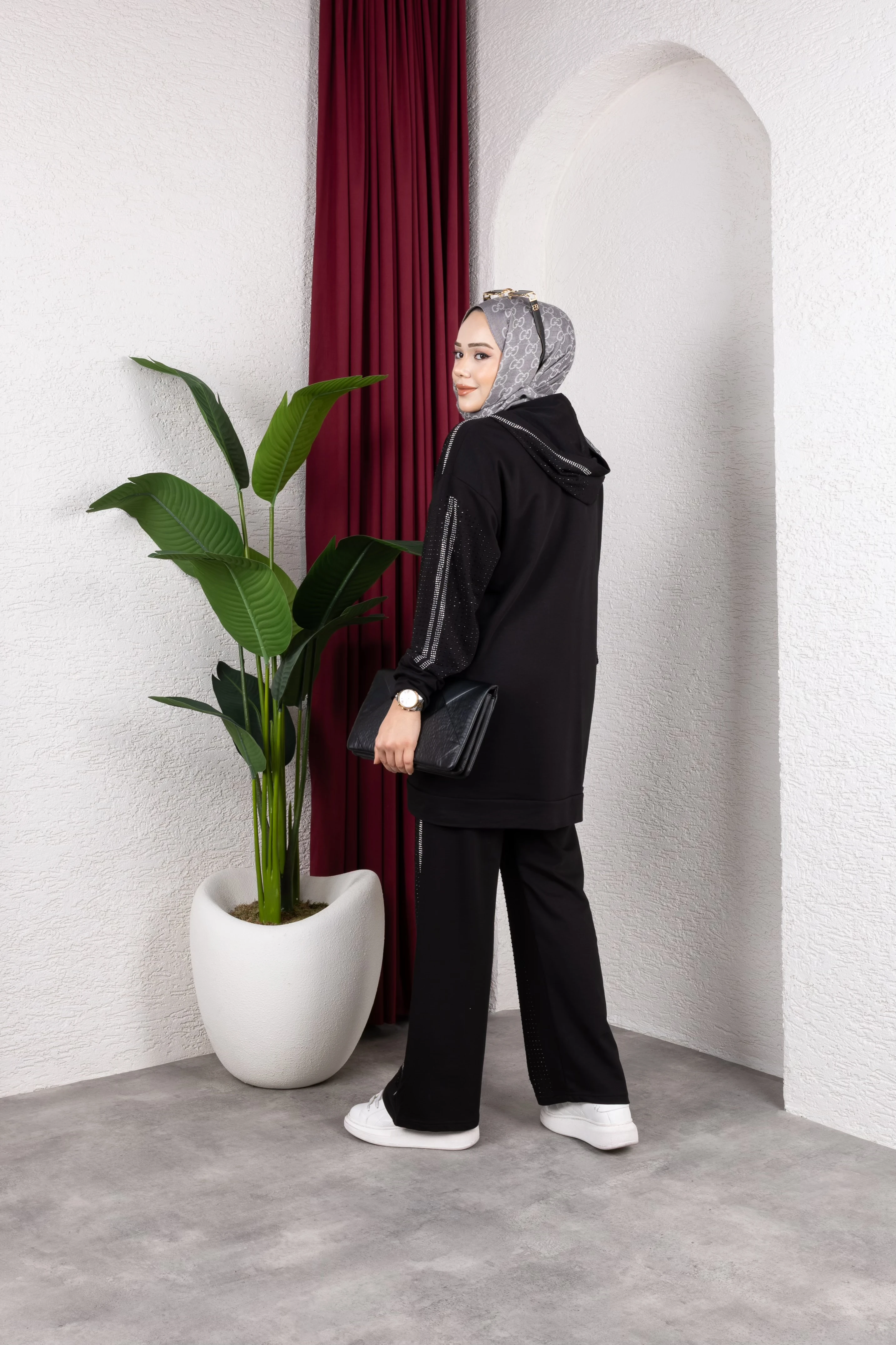 Kapüşonlu Taşlı Takım