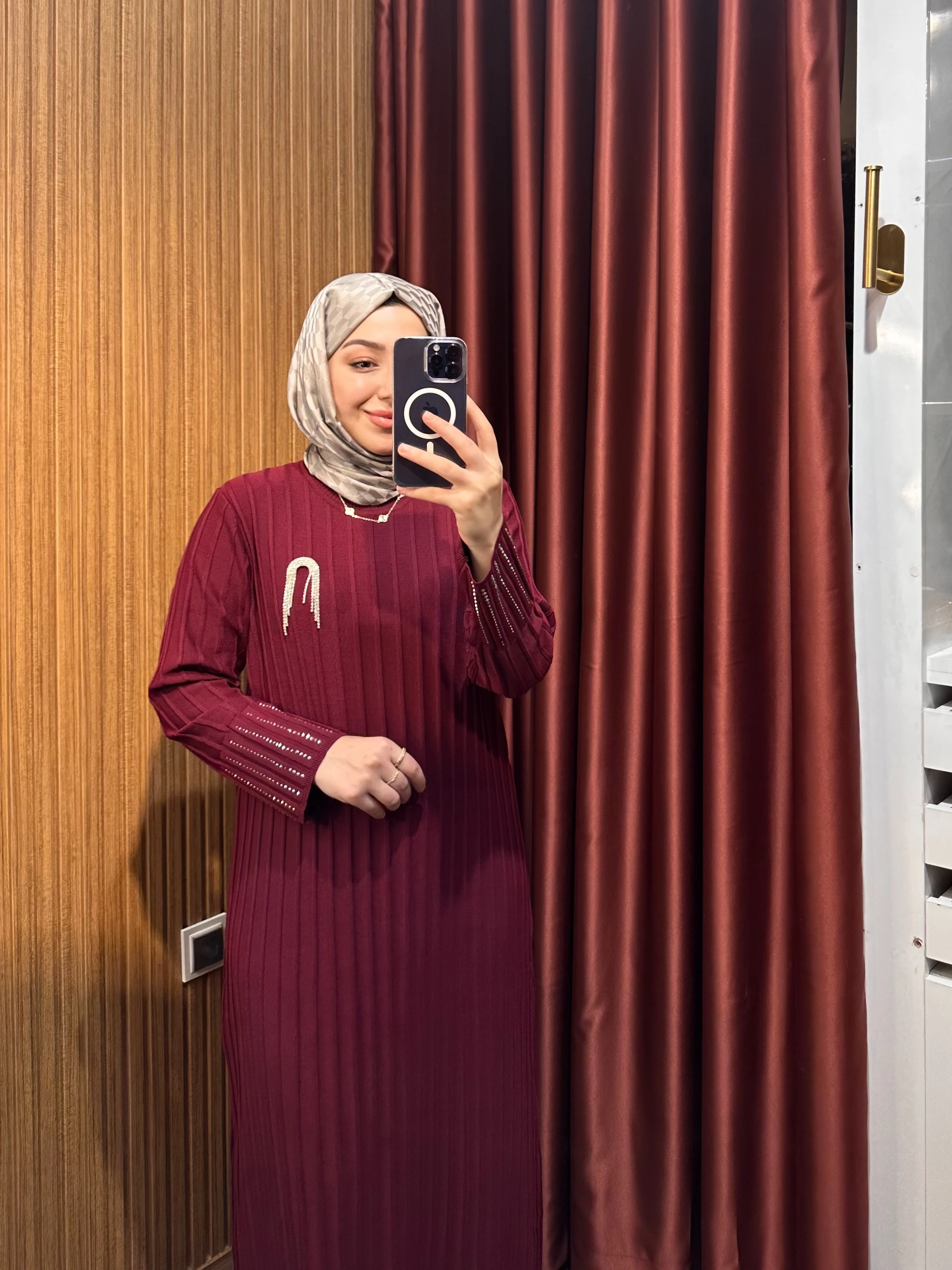 Broşlu Elbise - Bordo