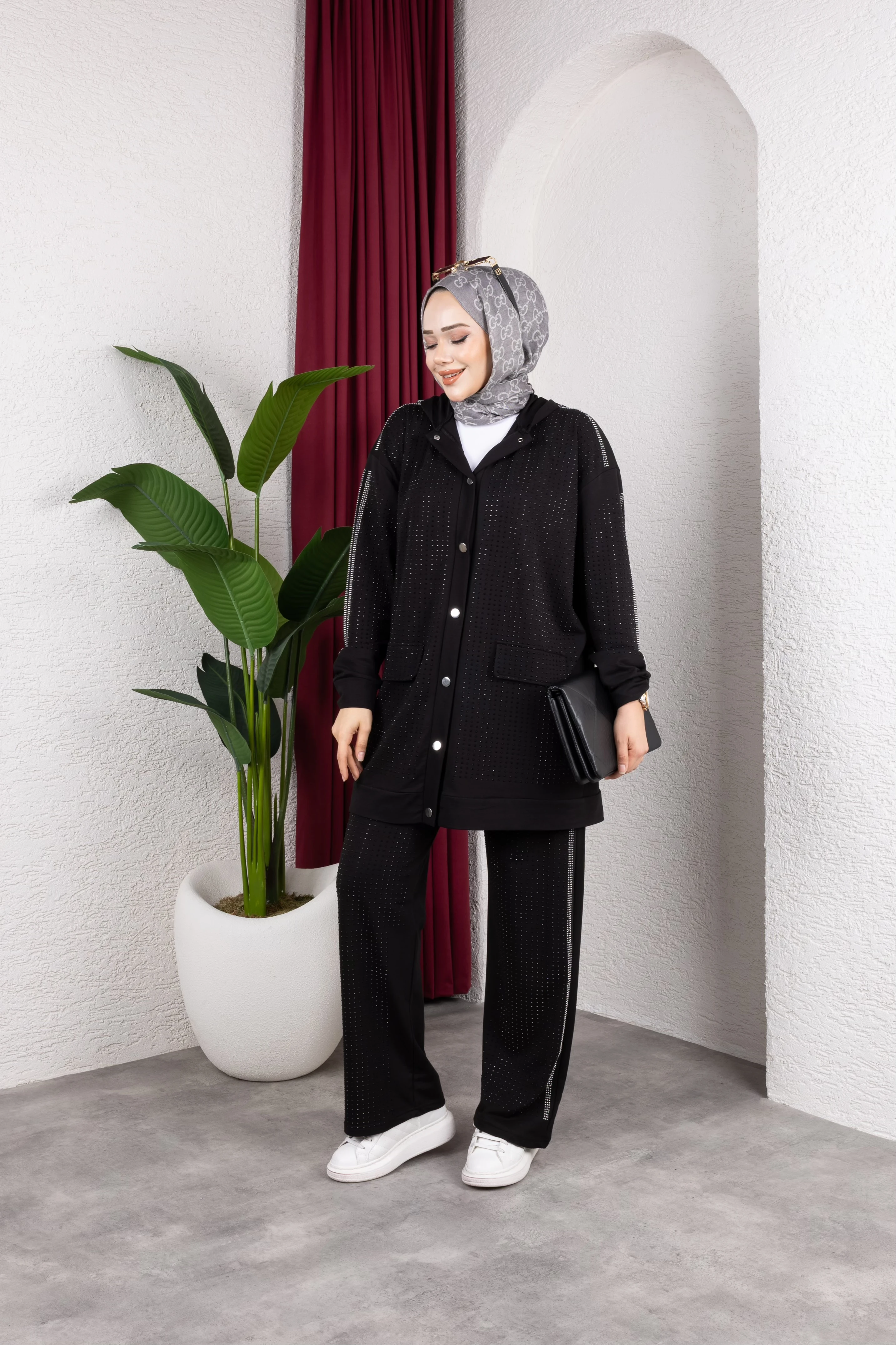 Kapüşonlu Taşlı Takım