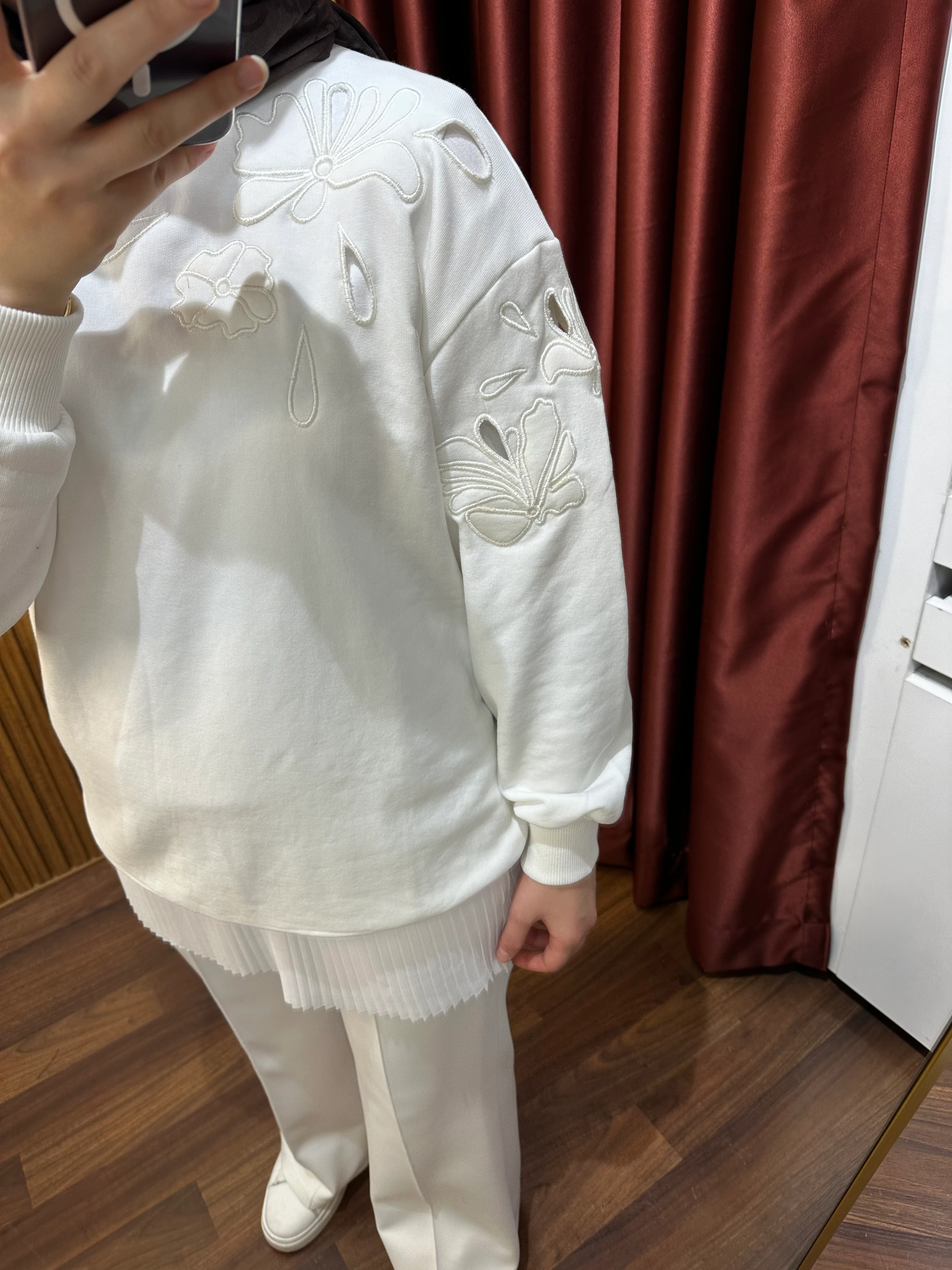 Nakış Detaylı Sweat - Beyaz