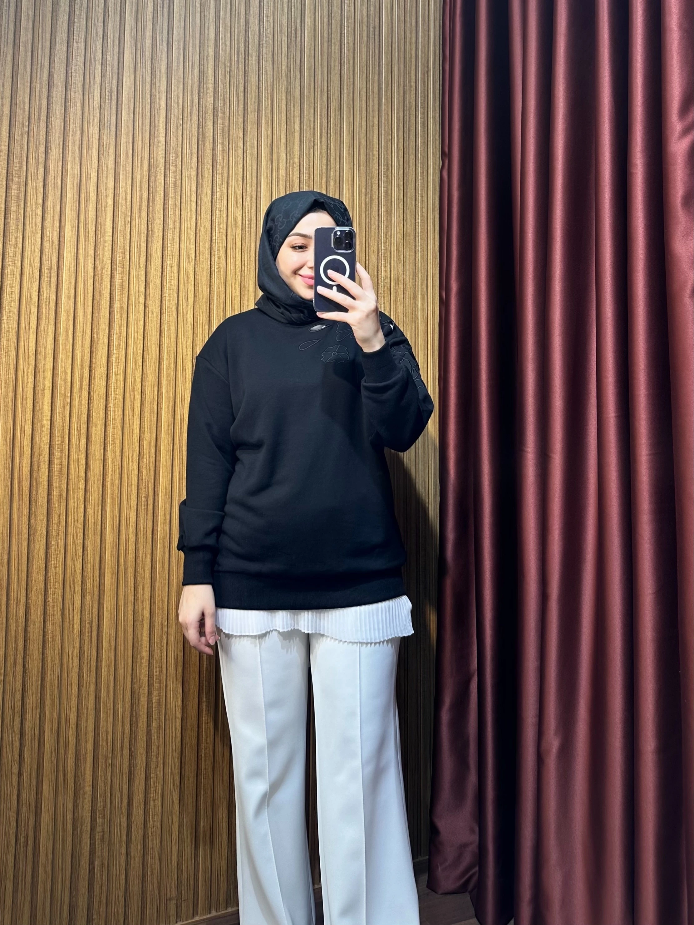 Nakış Detaylı Sweat