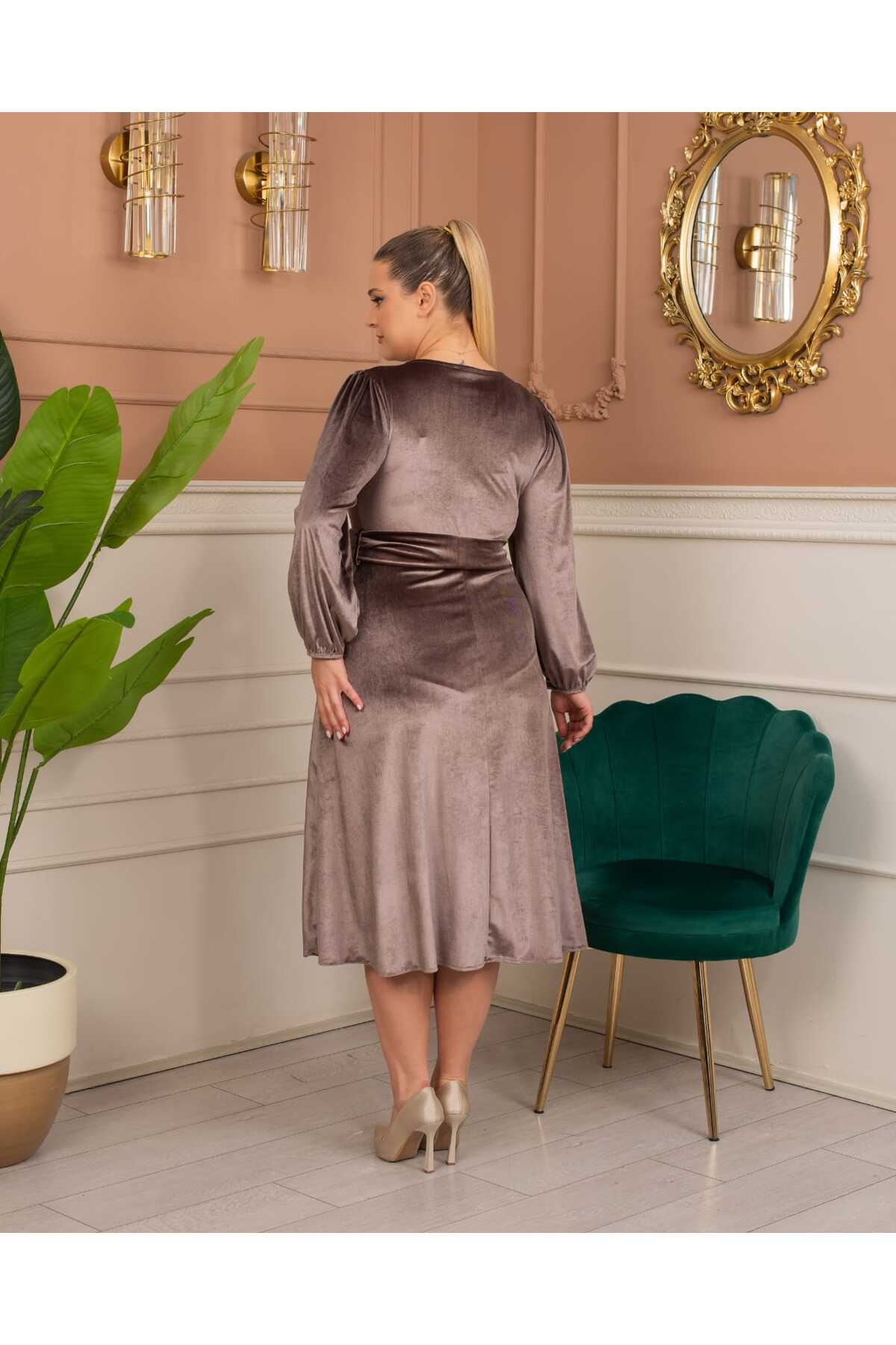 V Yaka Kloş Midi Boy Kadife Elbise