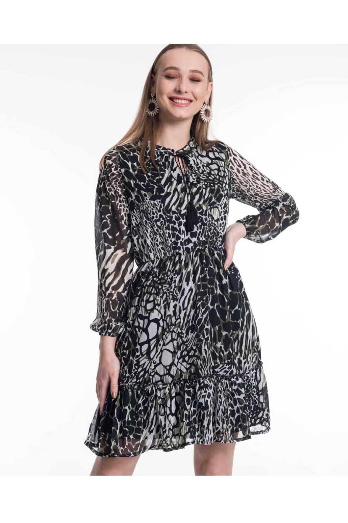 Önü Bağcıklı Kısa Elbise