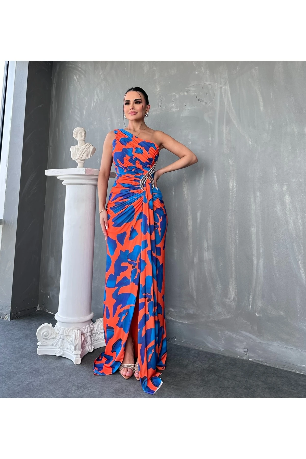 Tek Omuz Taşlı Saten Abiye Elbise