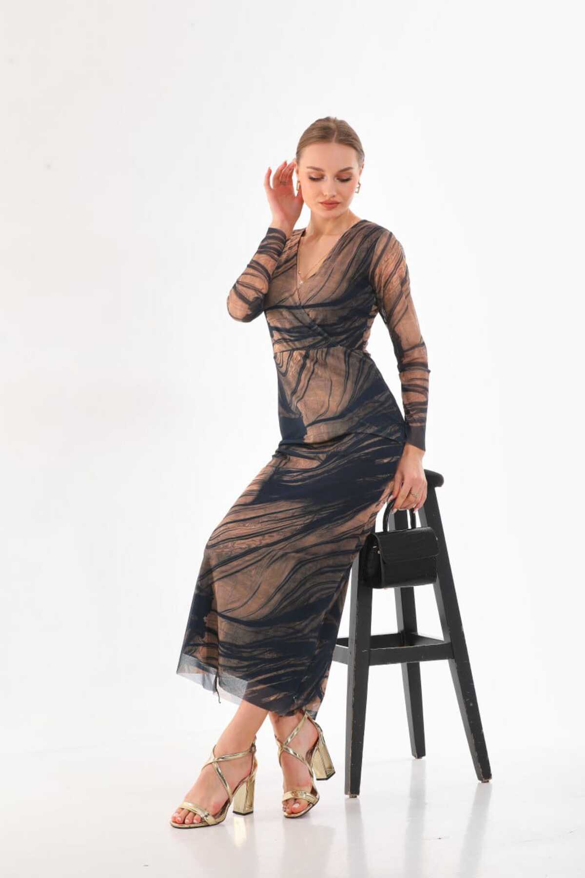 V Yaka Likralı Baskılı Tül Elbise