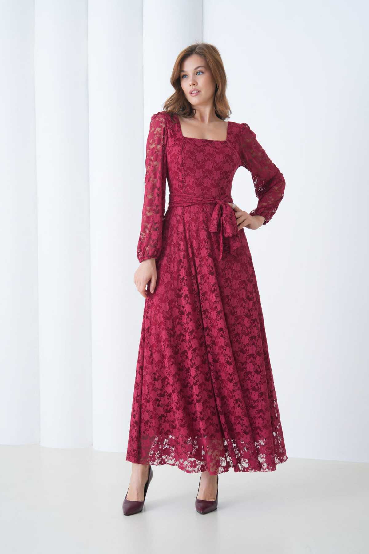 Kare Yaka Likralı Dantel Elbise