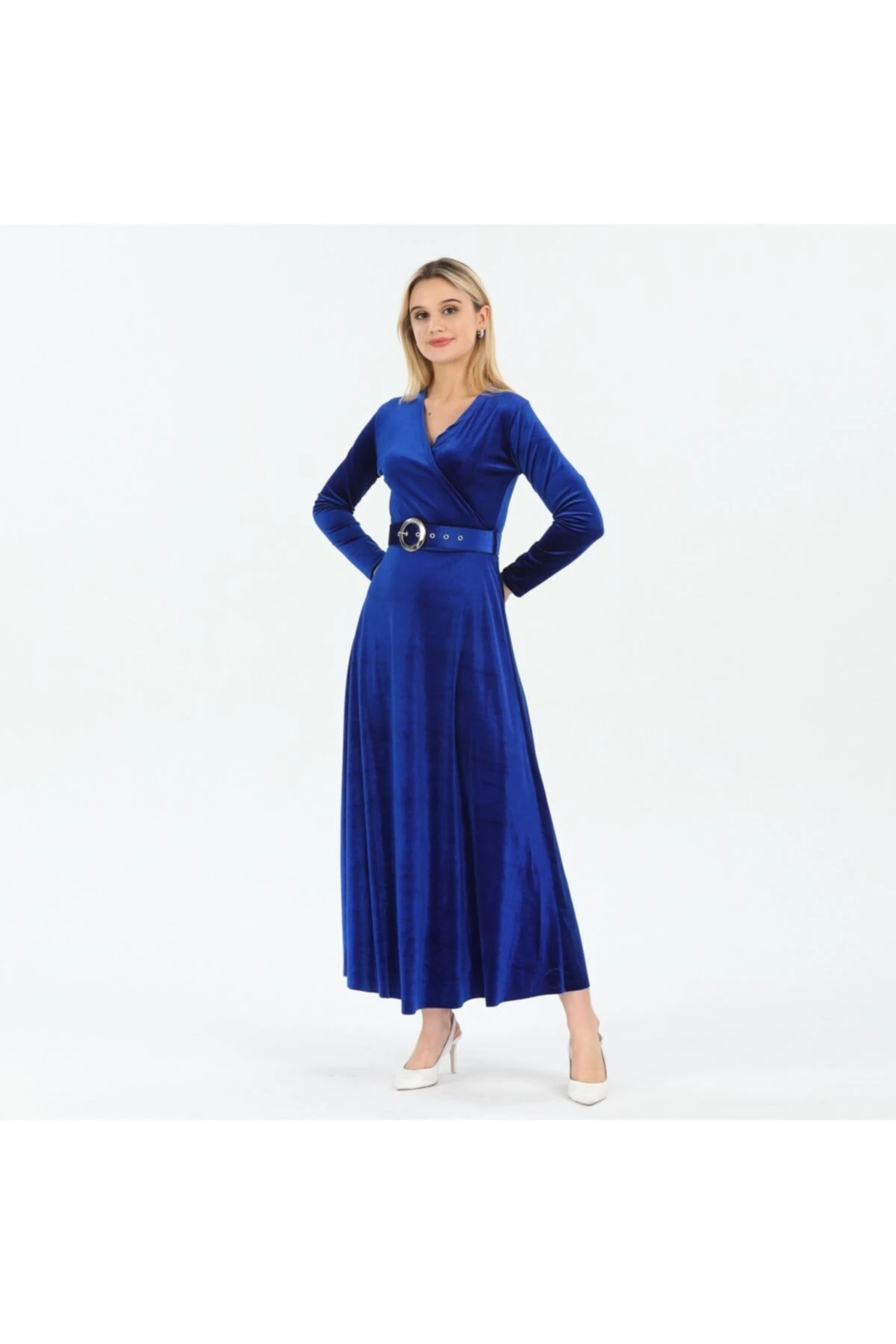 Uzun Kemerli Kadife Elbise