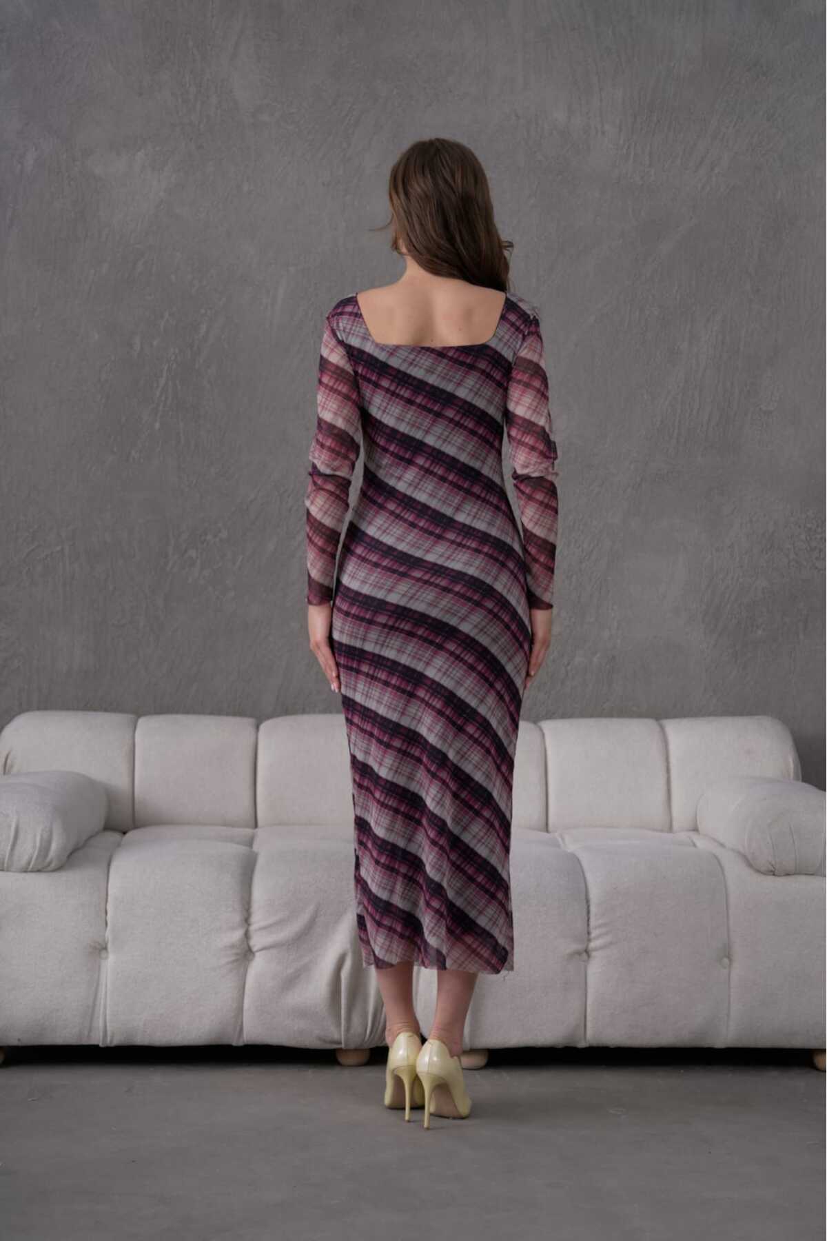 Kare Yaka Likralı Tül Astarlı Elbise