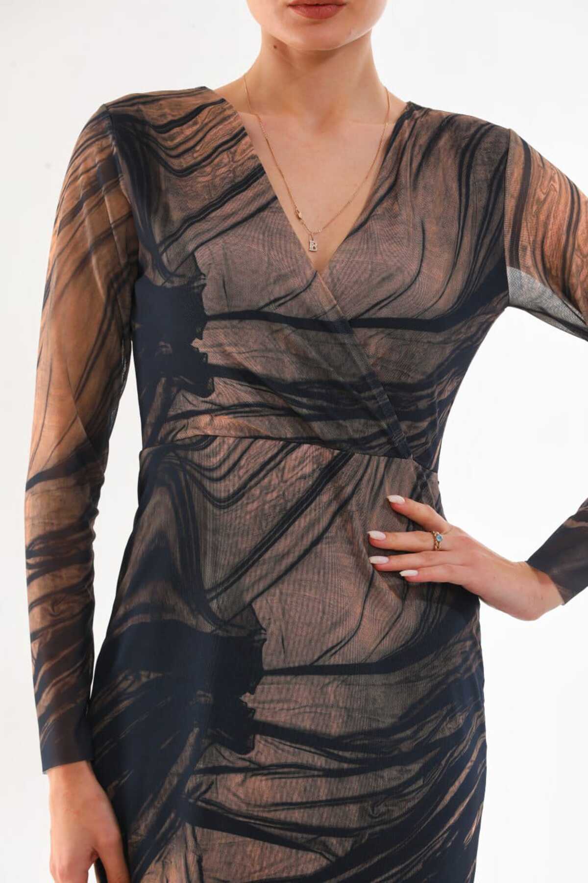 V Yaka Likralı Baskılı Tül Elbise