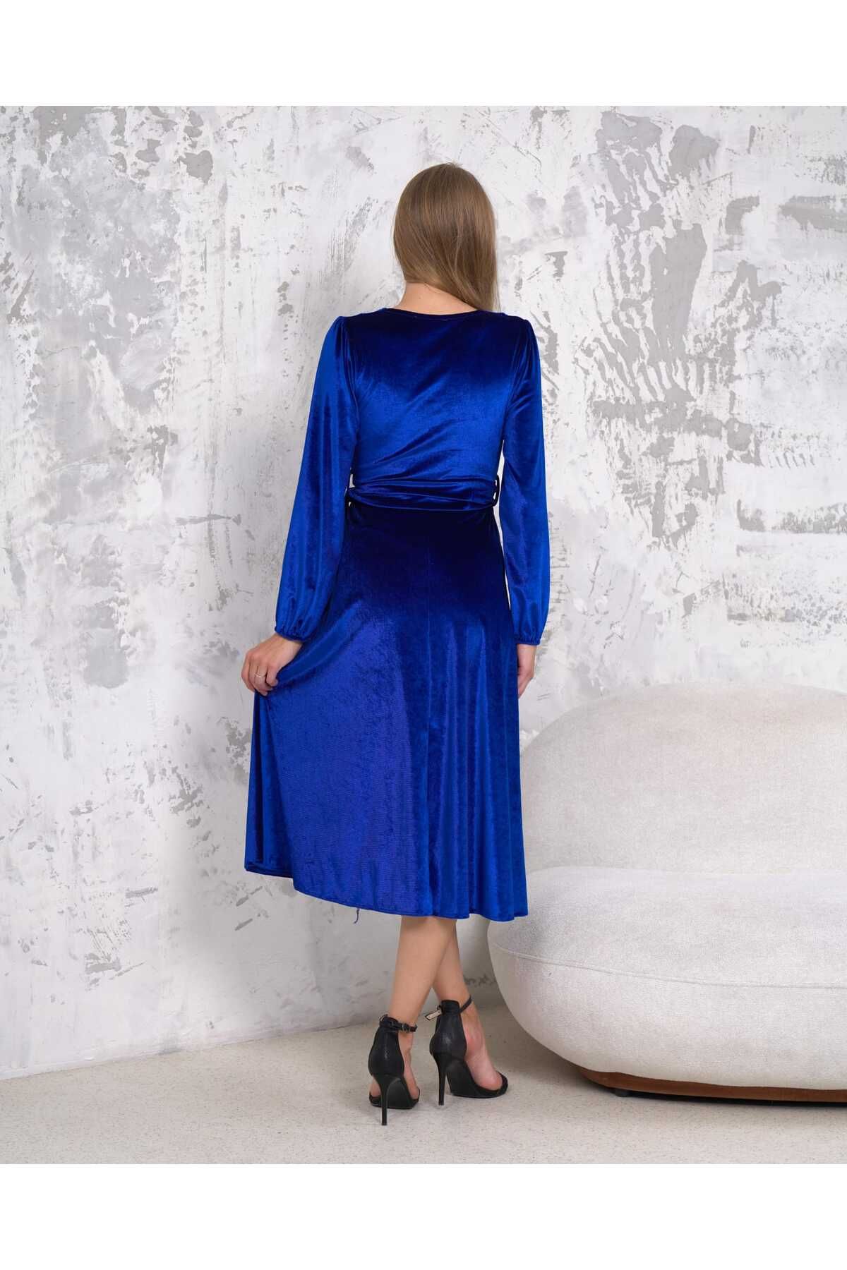 V Yaka Kloş Midi Boy Kadife Elbise
