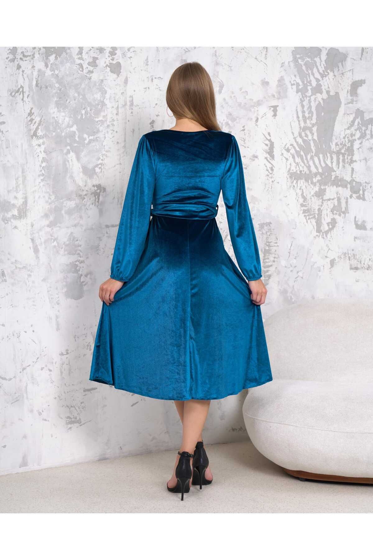 V Yaka Kloş Midi Boy Kadife Elbise
