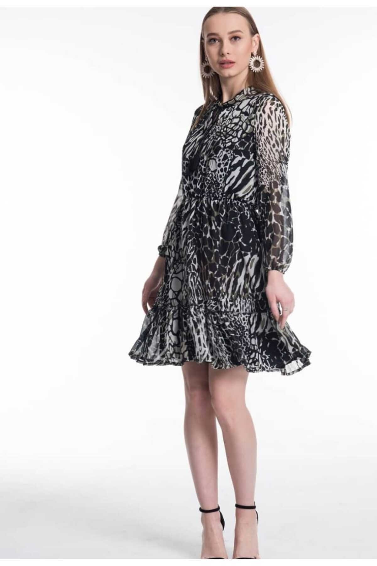 Önü Bağcıklı Kısa Elbise