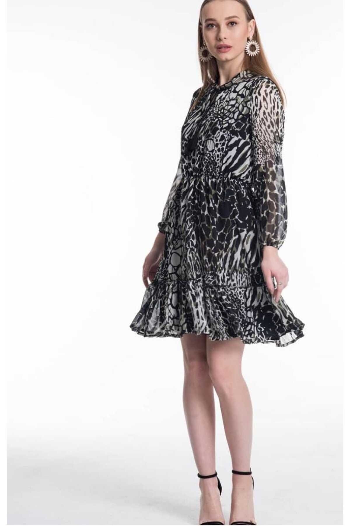 Önü Bağcıklı Kısa Elbise