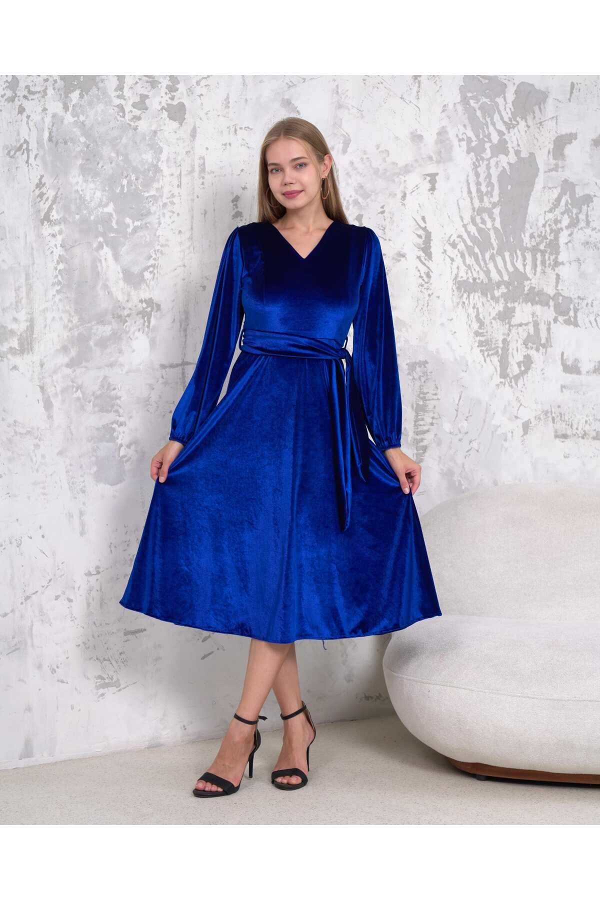 V Yaka Kloş Midi Boy Kadife Elbise