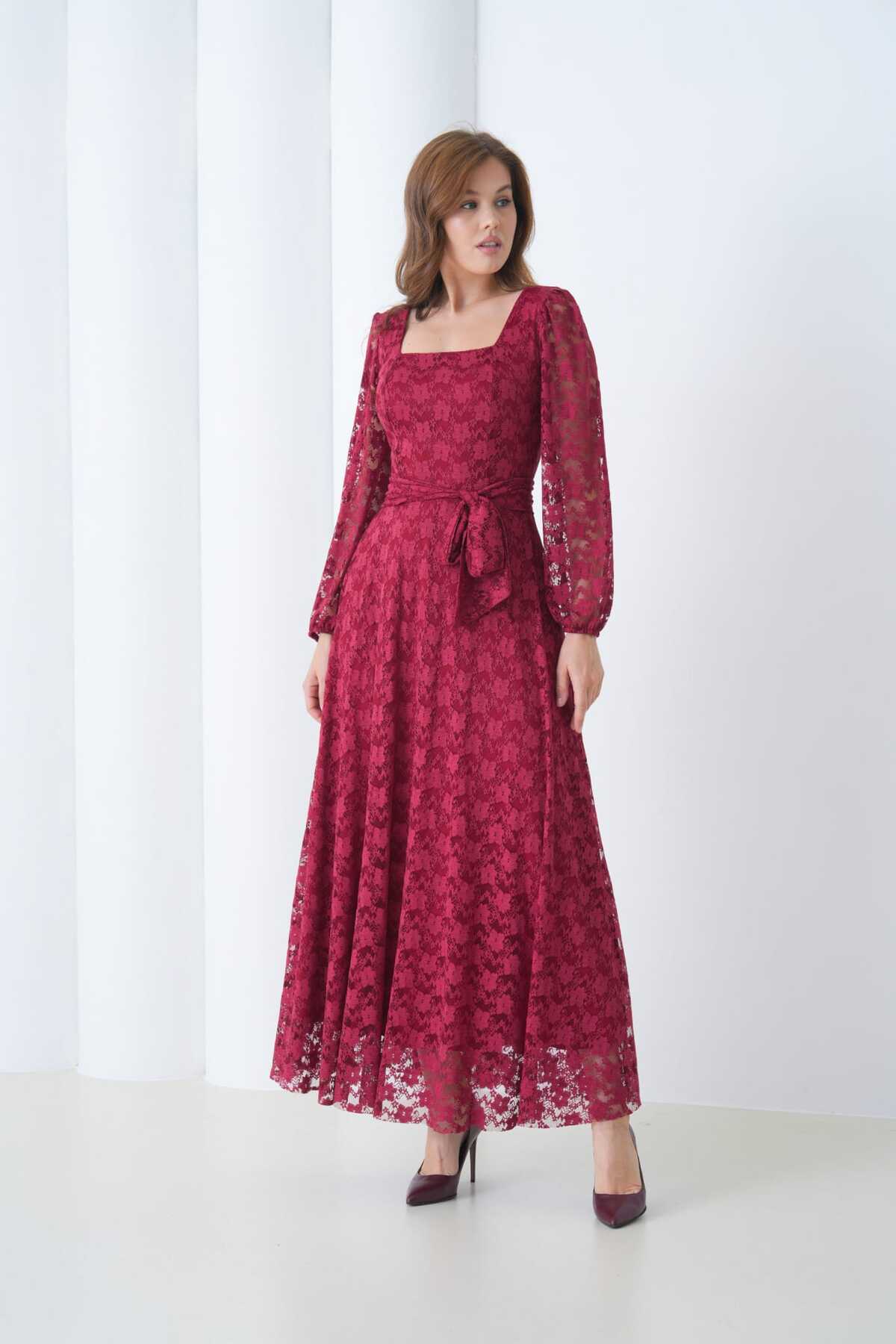 Kare Yaka Likralı Dantel Elbise