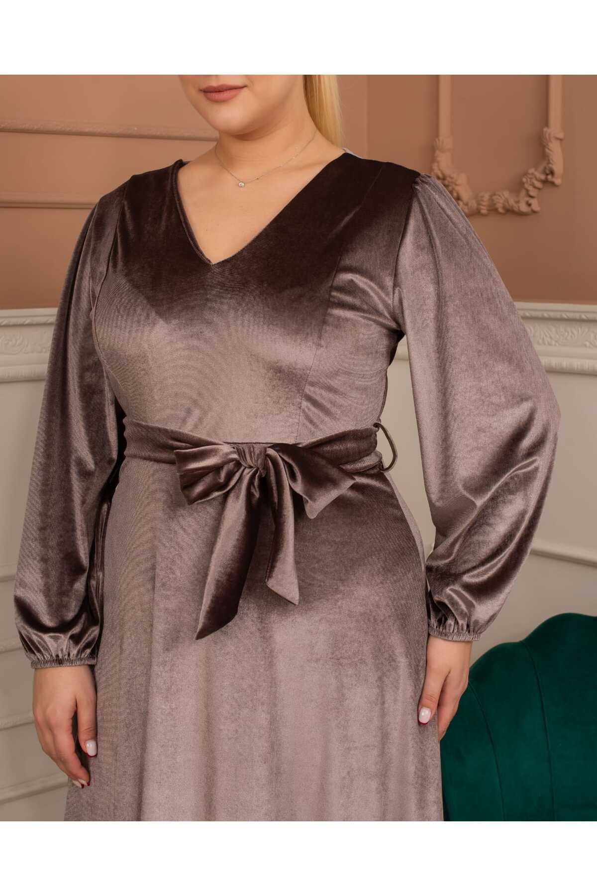 V Yaka Kloş Midi Boy Kadife Elbise